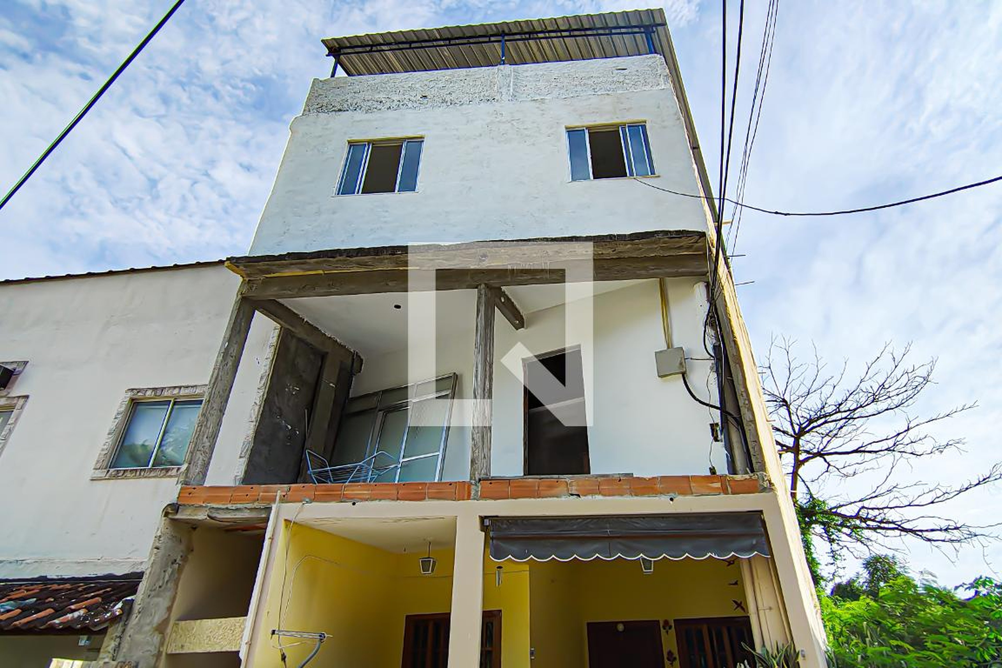 Fachada Condomínio em Rua Camatiá, 275