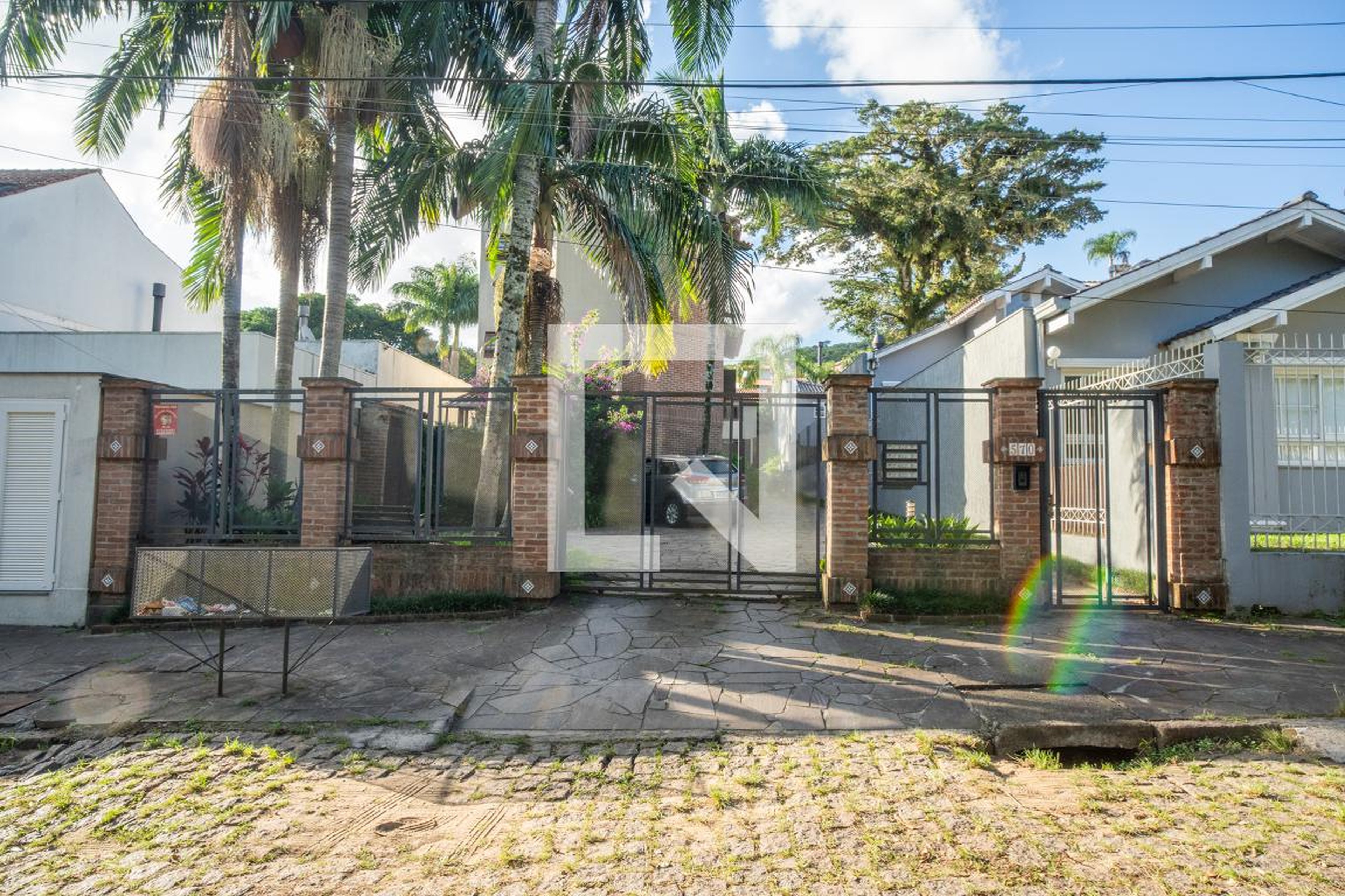 Fachada Condomínio em Rua João Mendes Ouríques, 570