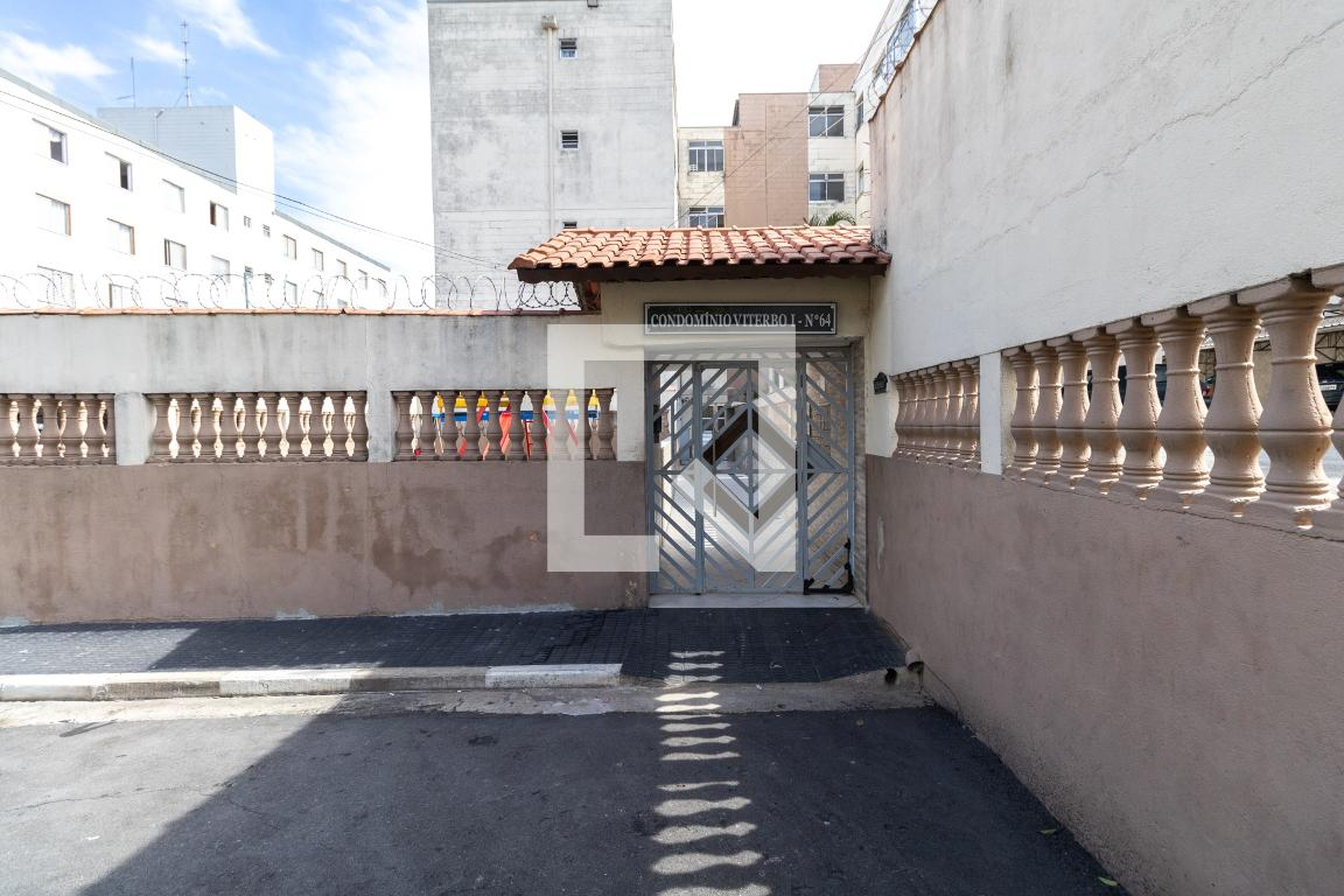 Fachada Condomínio em Rua Antônio Valencia, 64