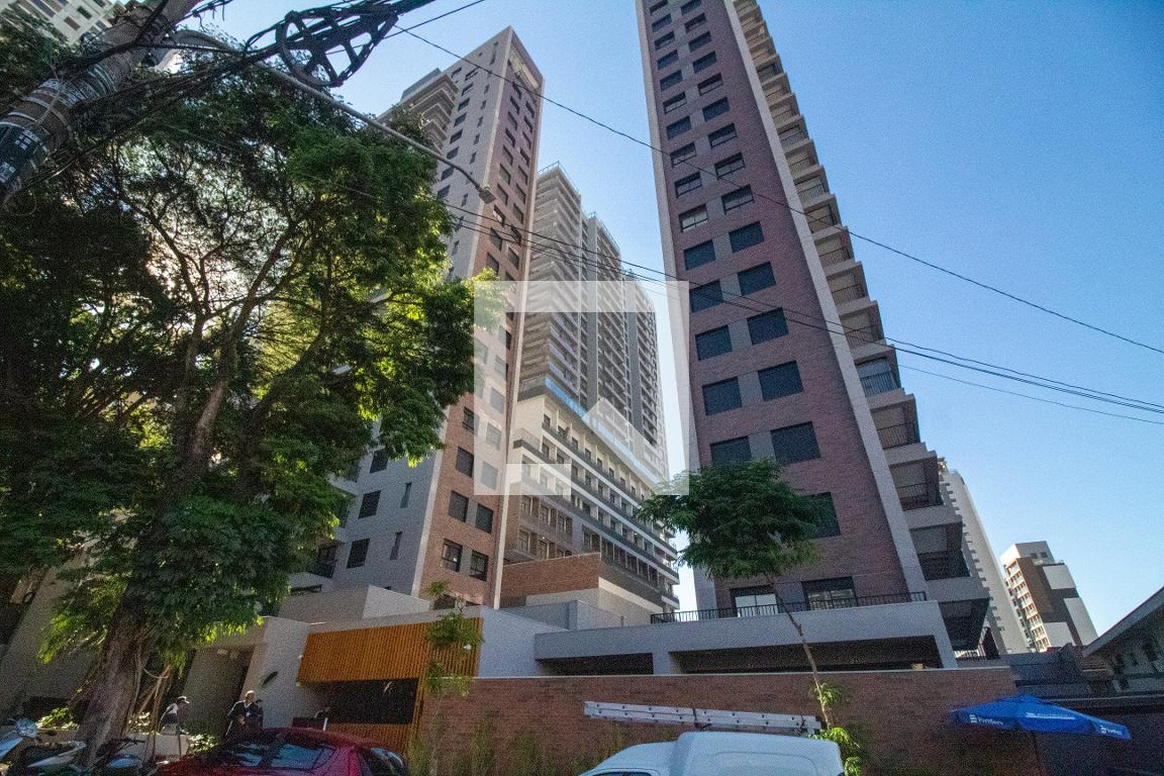 Fachada do Prédio Condomínio em Rua Cacilda Becker, 45