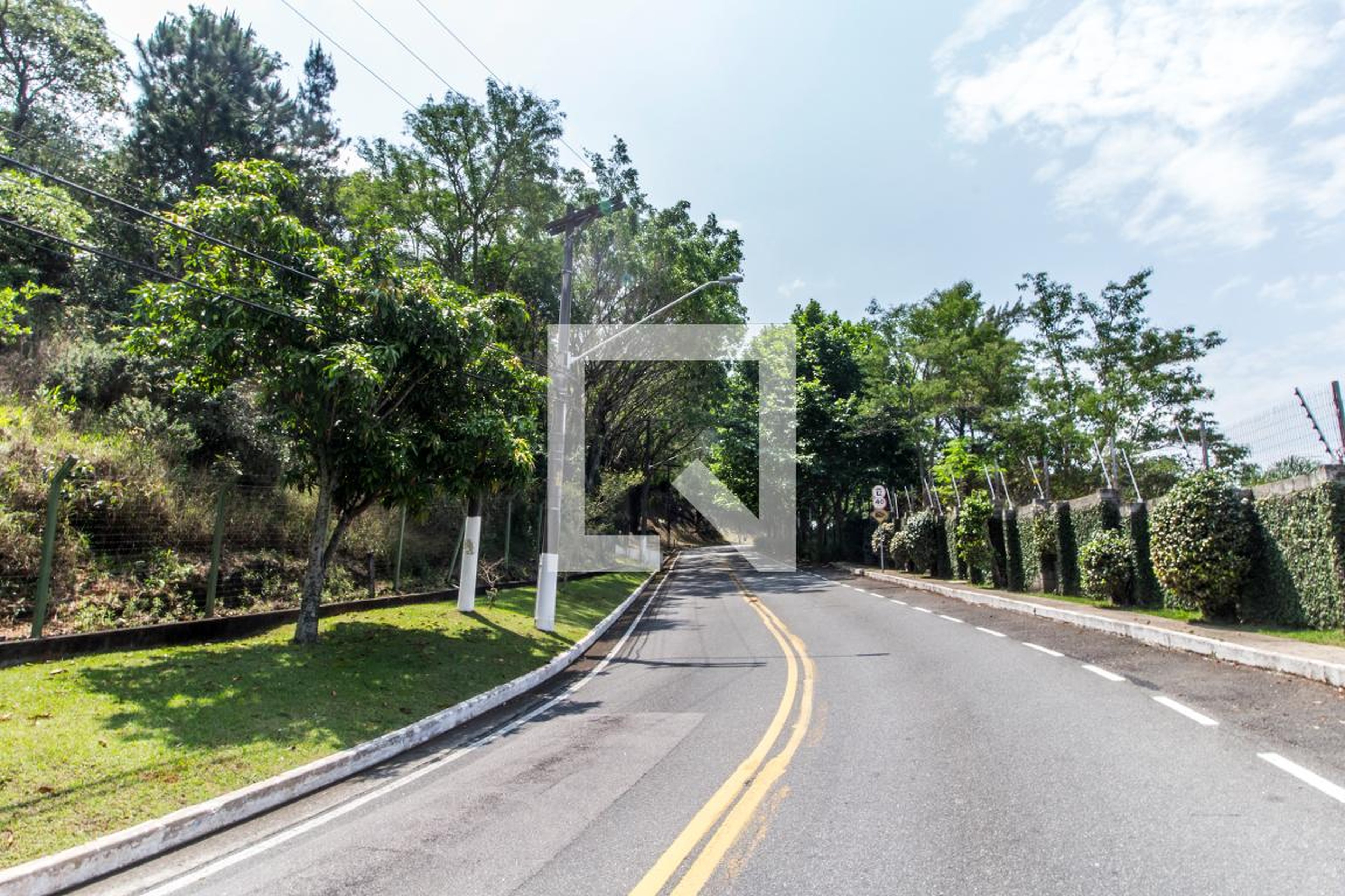 Entrada Condomínio em Alameda Madagascar, 53