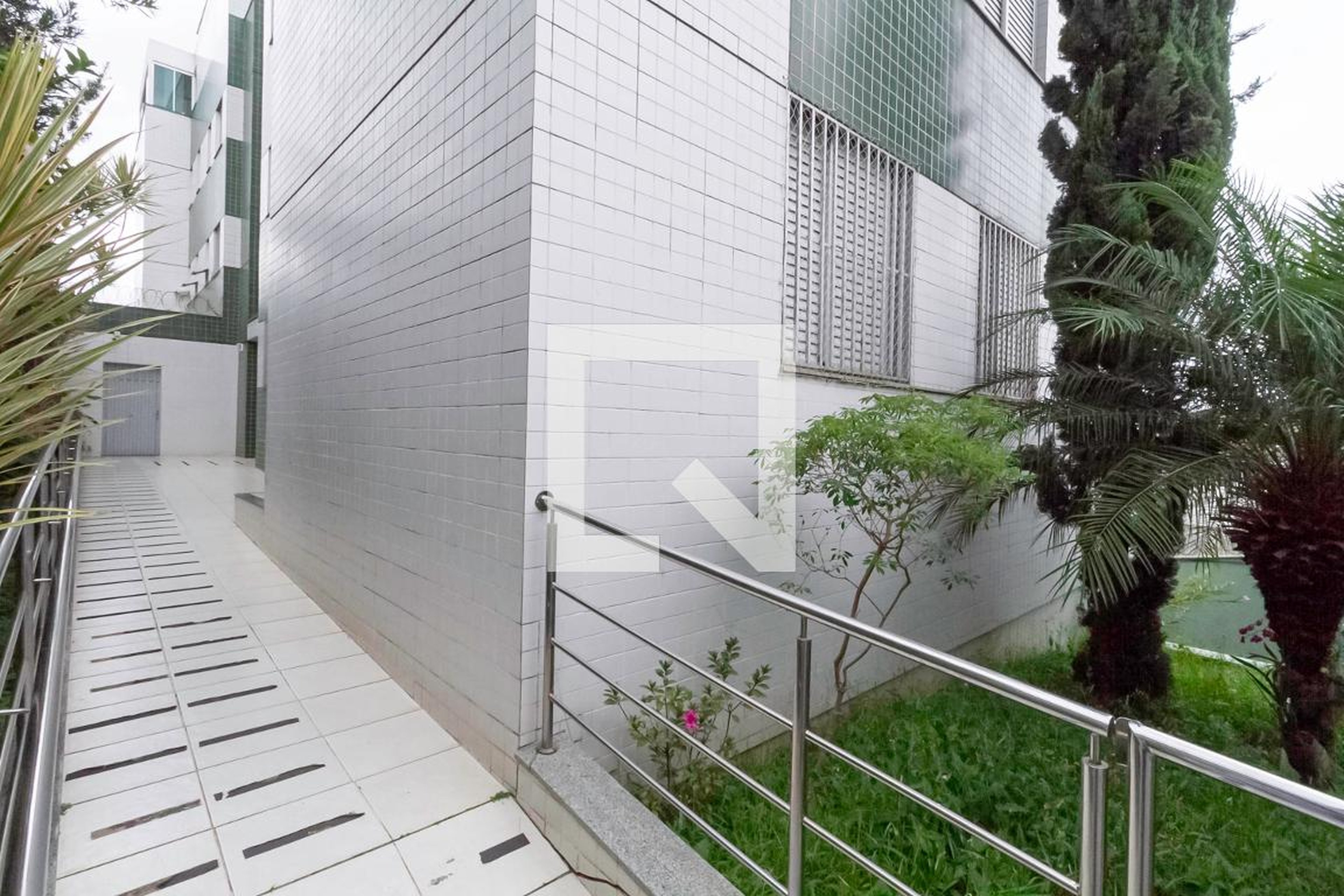 Entrada Condomínio em Rua Piratini, 65