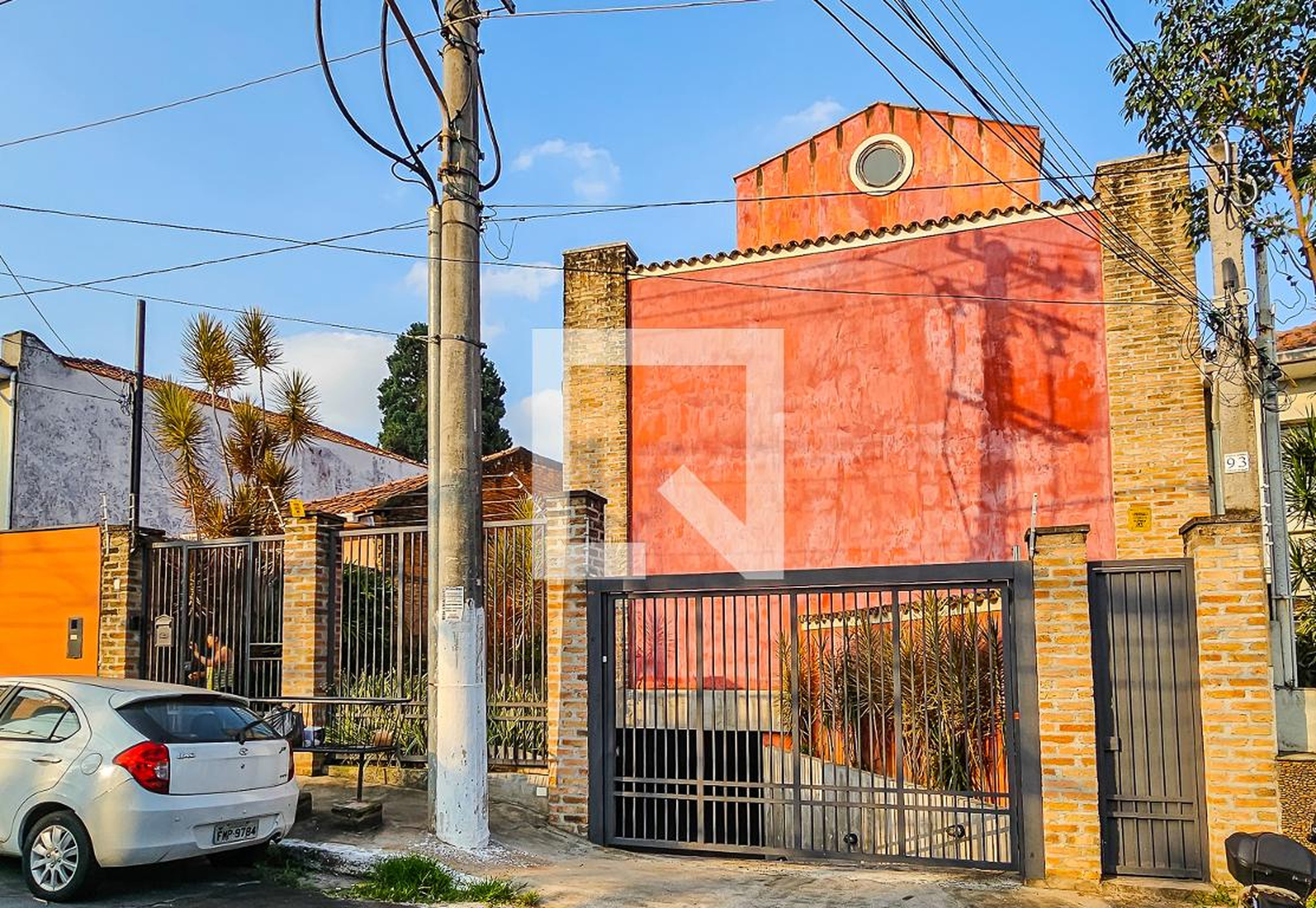 Fachada Condomínio em Rua Artur Napoleão, 93