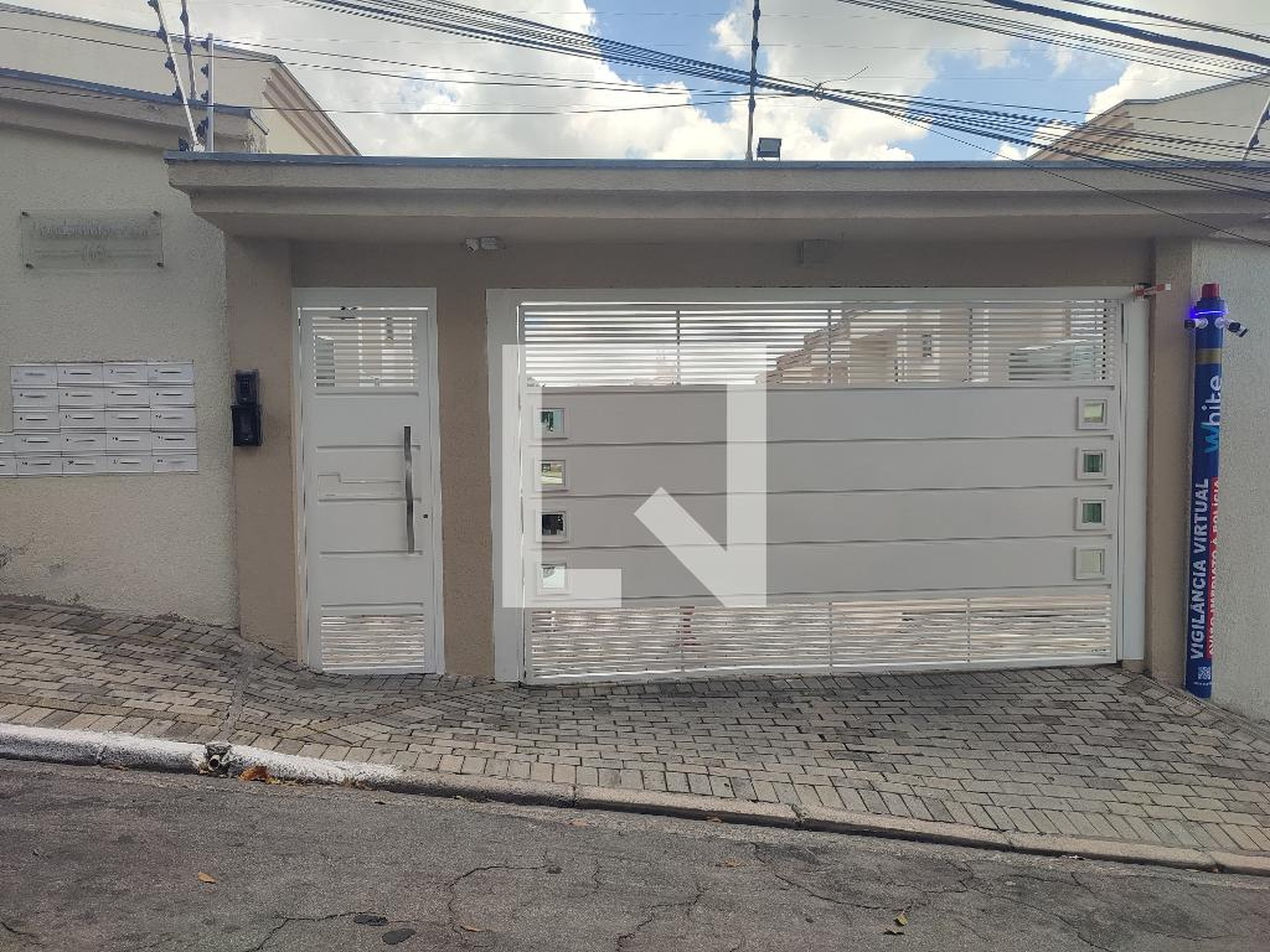 Fachada Condomínio em Rua Jacques de Oliveira, 113