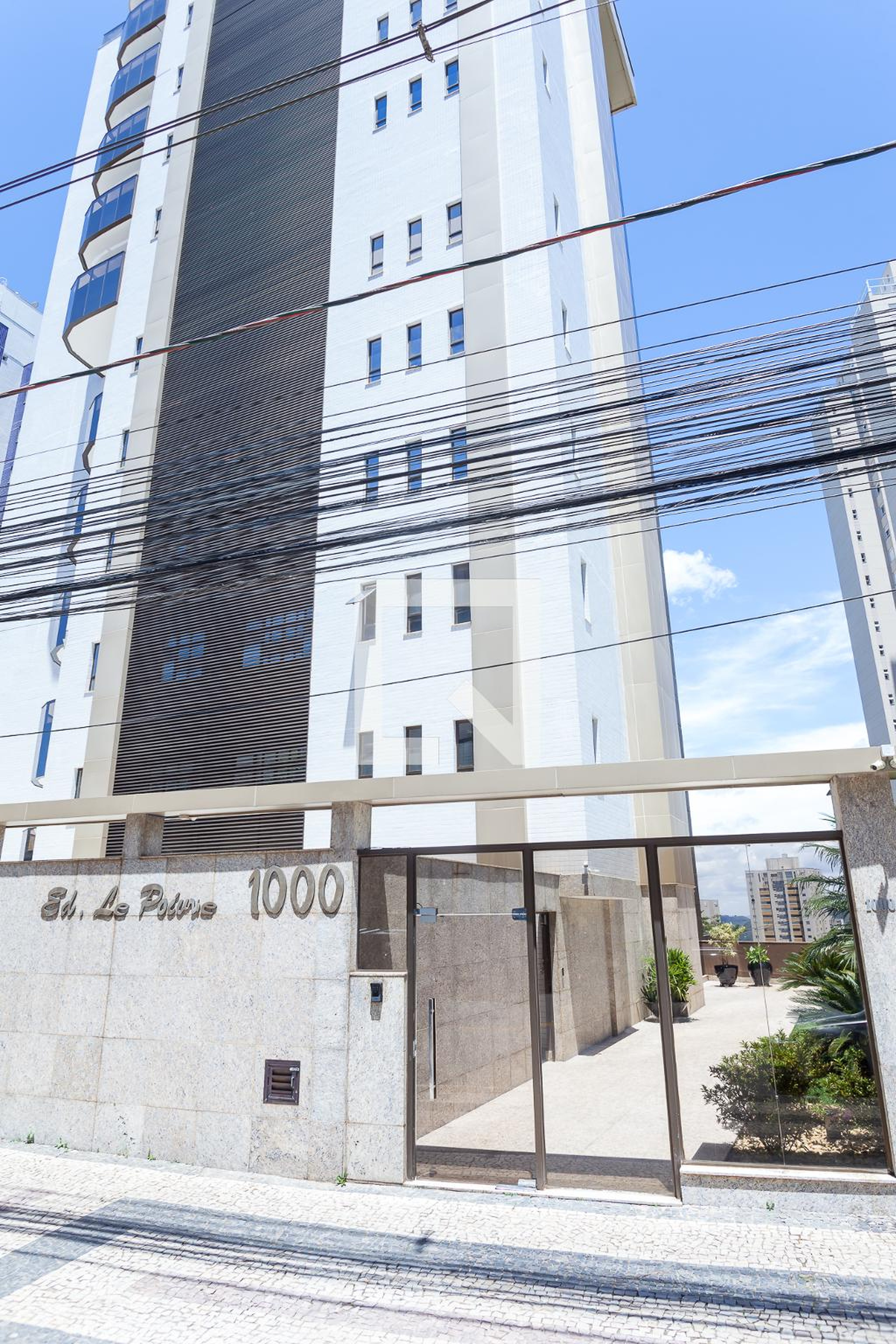 fachada Condomínio em Alameda Oscar Niemeyer, 1000