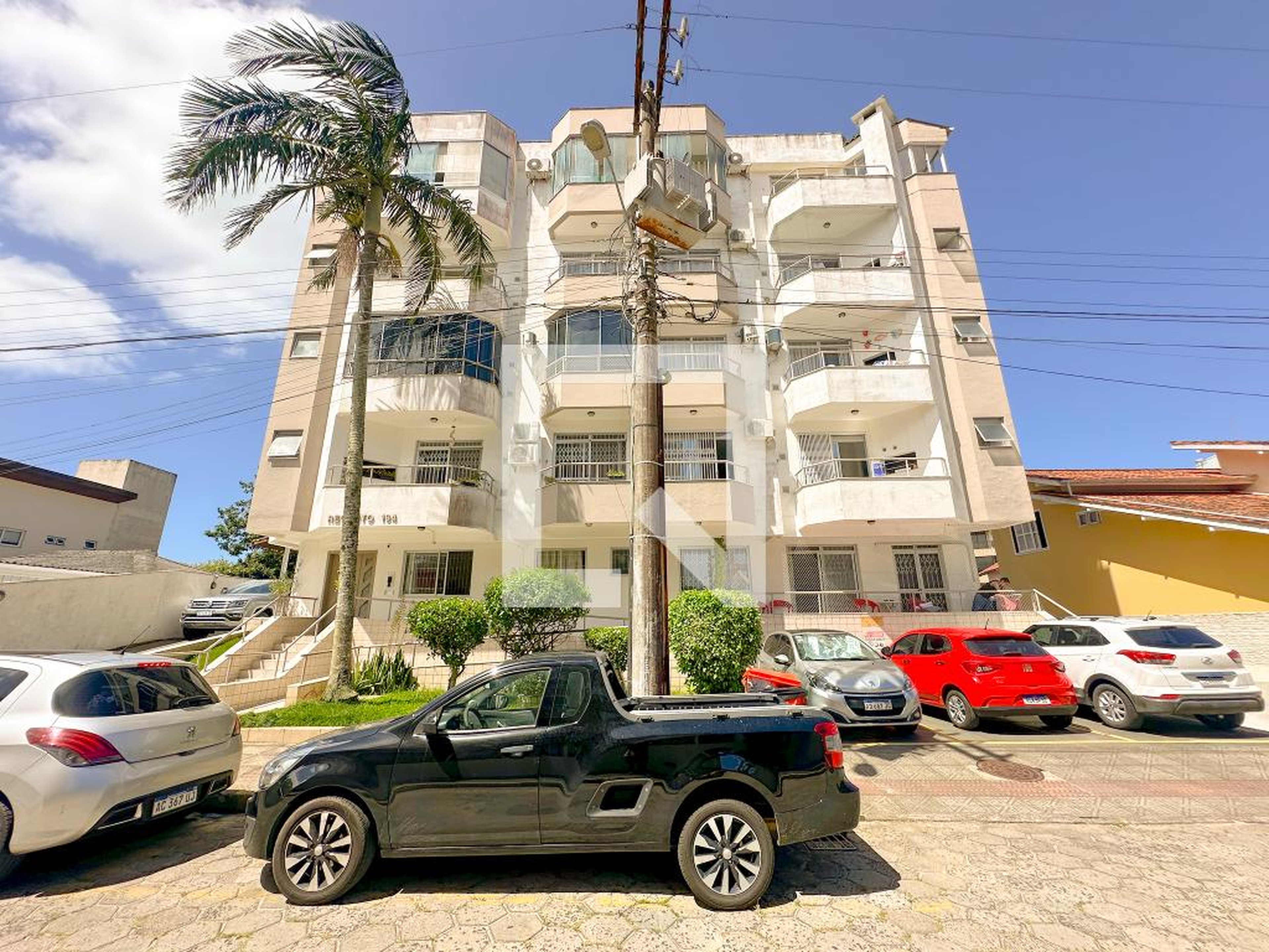 Fachada Condomínio em Rua Mario Moura, 134