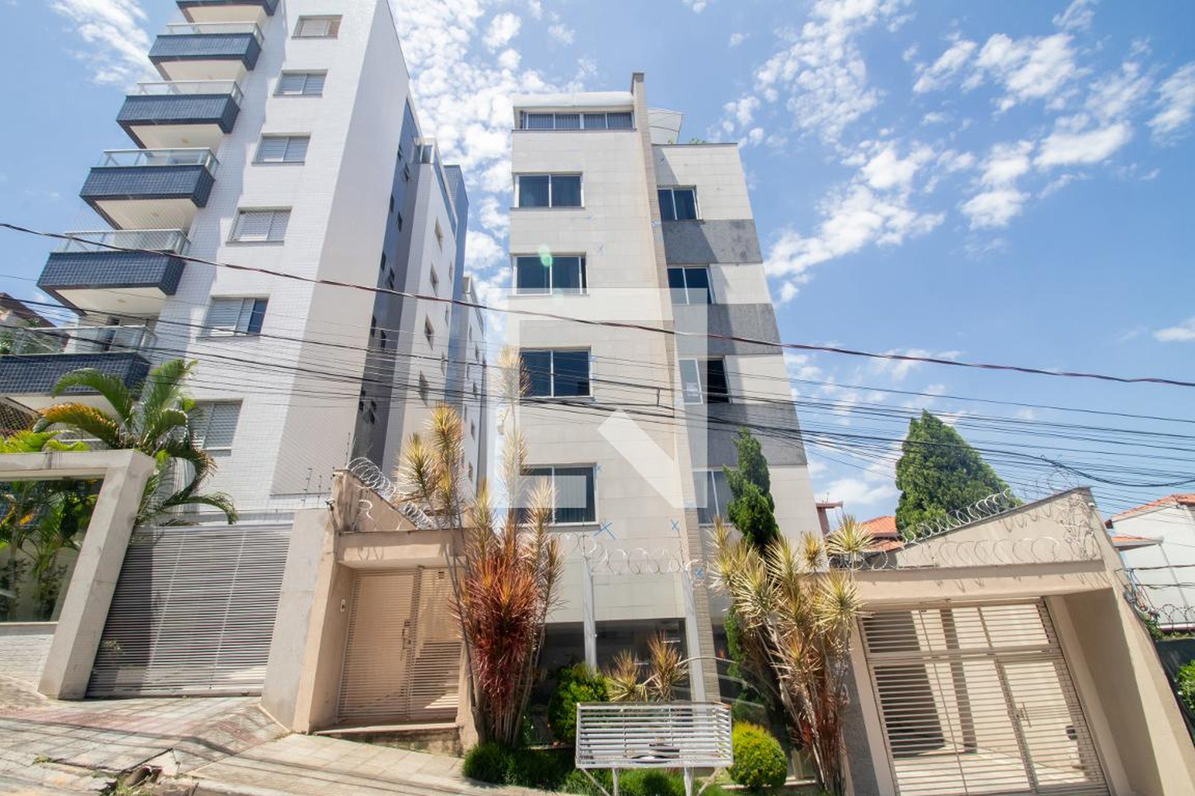 Fachada Condomínio em Rua Idalina Damásia, 119