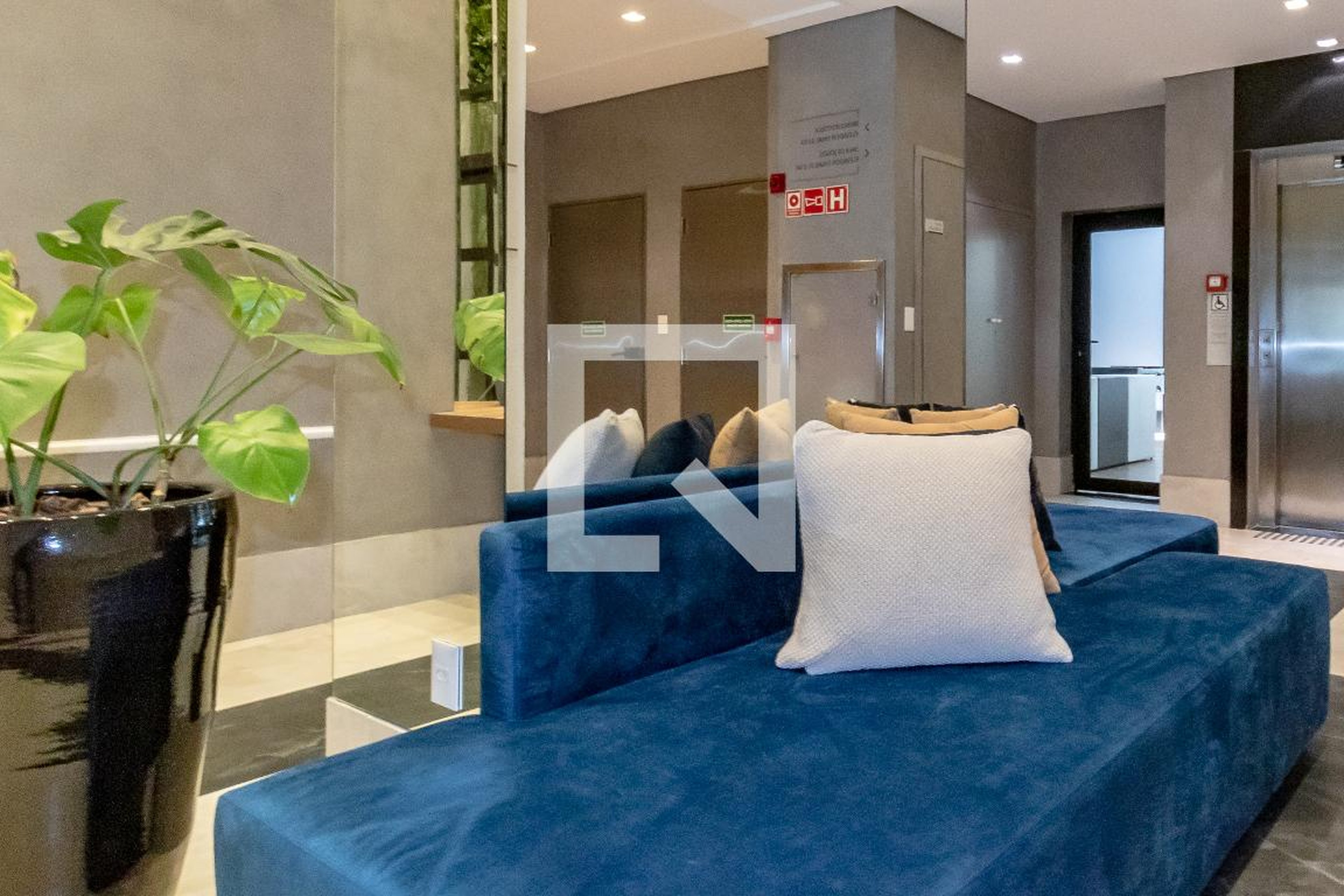 Hall de entrada - 1300 Jurupis