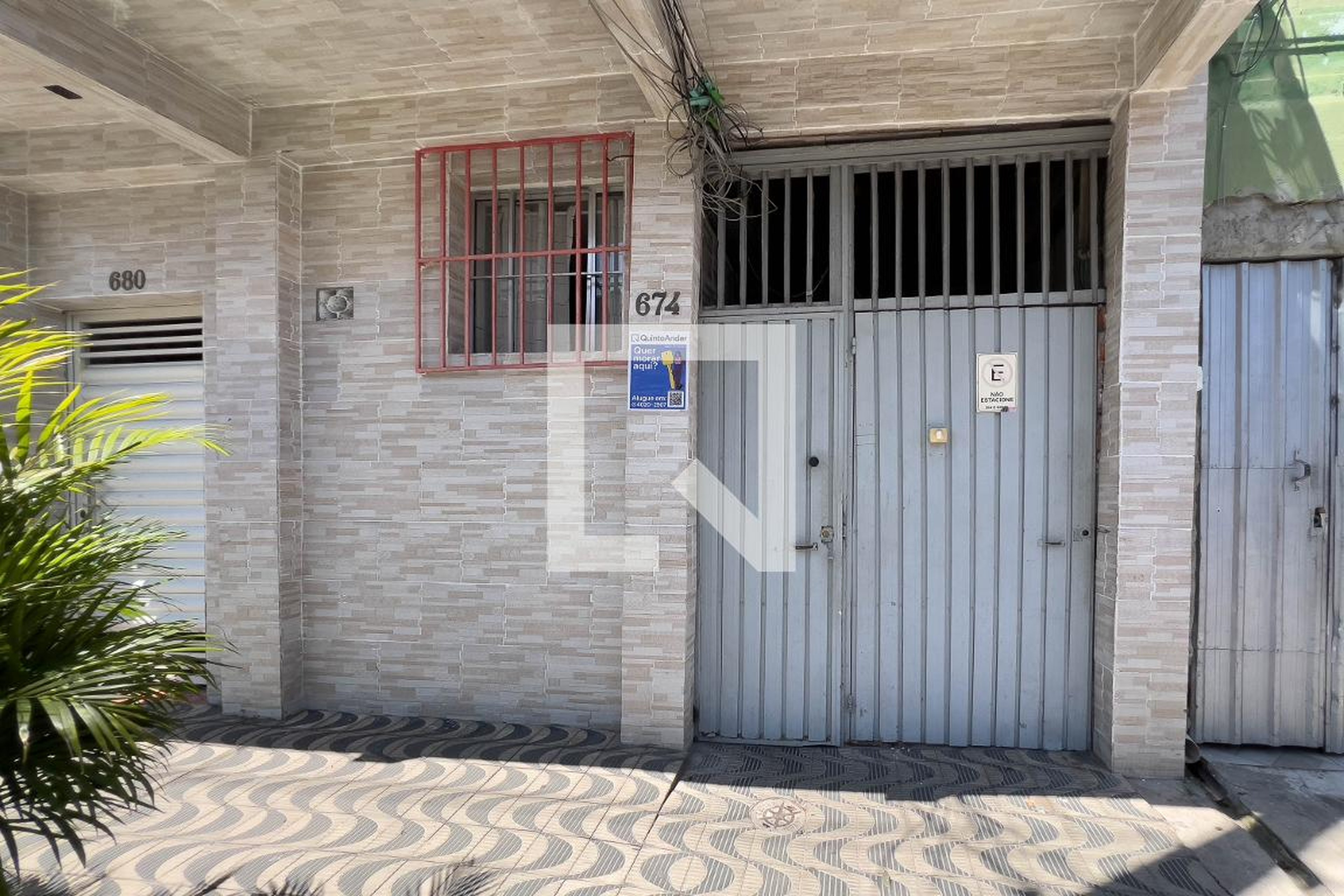 Fachada Condomínio em Rua Silveira da Mota, 674