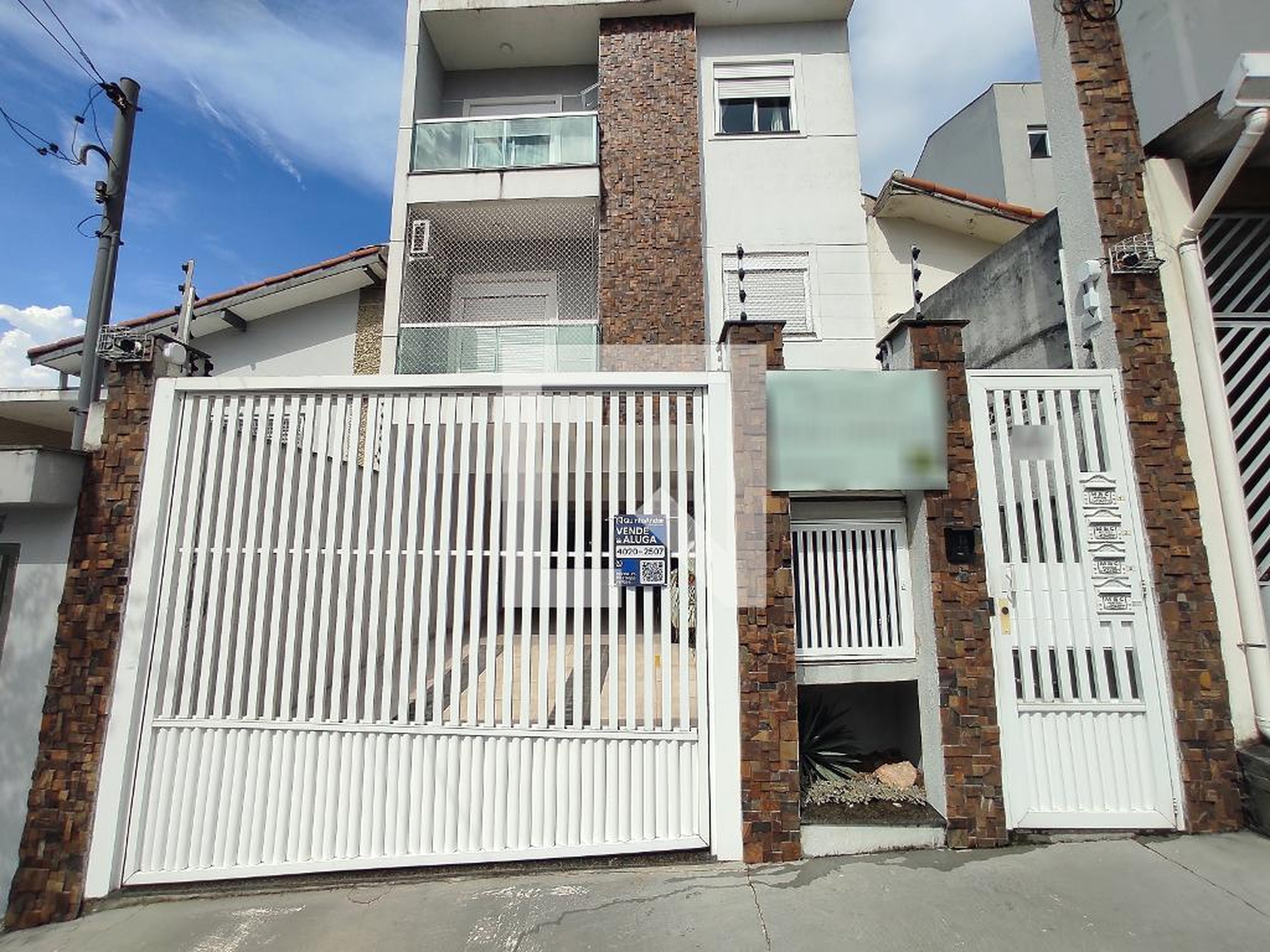 Fachada Condomínio em Rua Silvana, 77