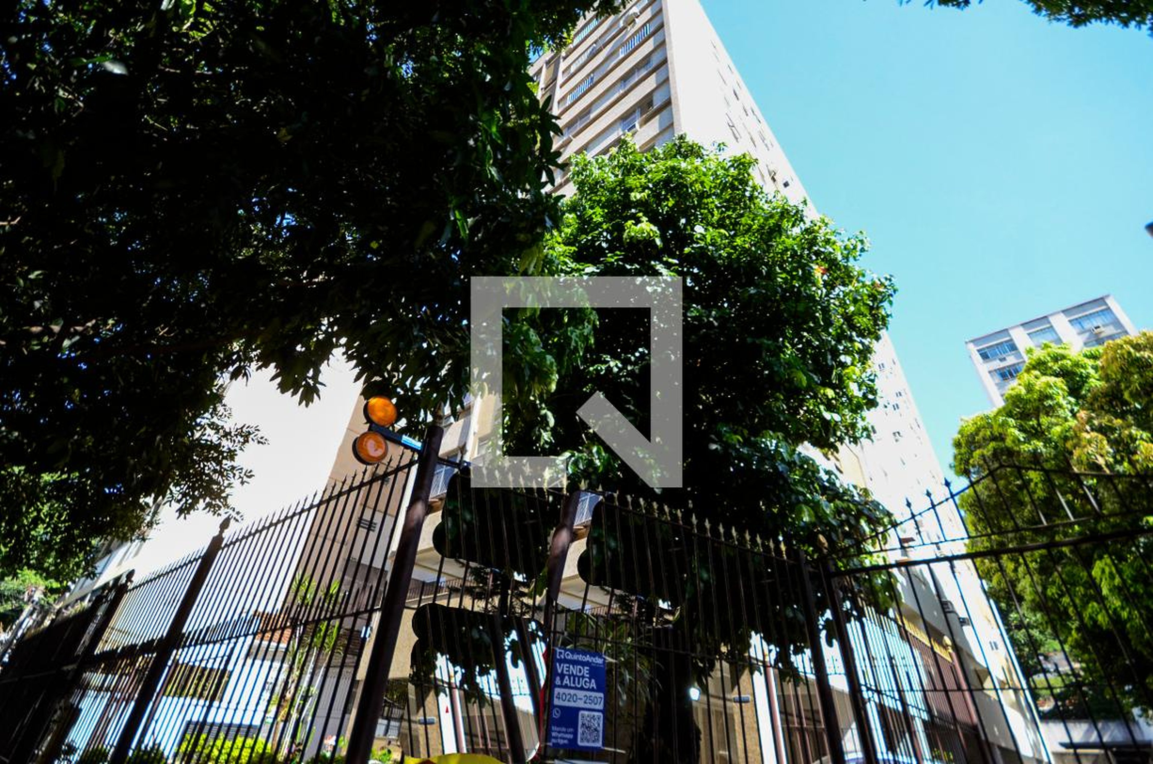 Fachada Condomínio em Rua Torres Homem, 551