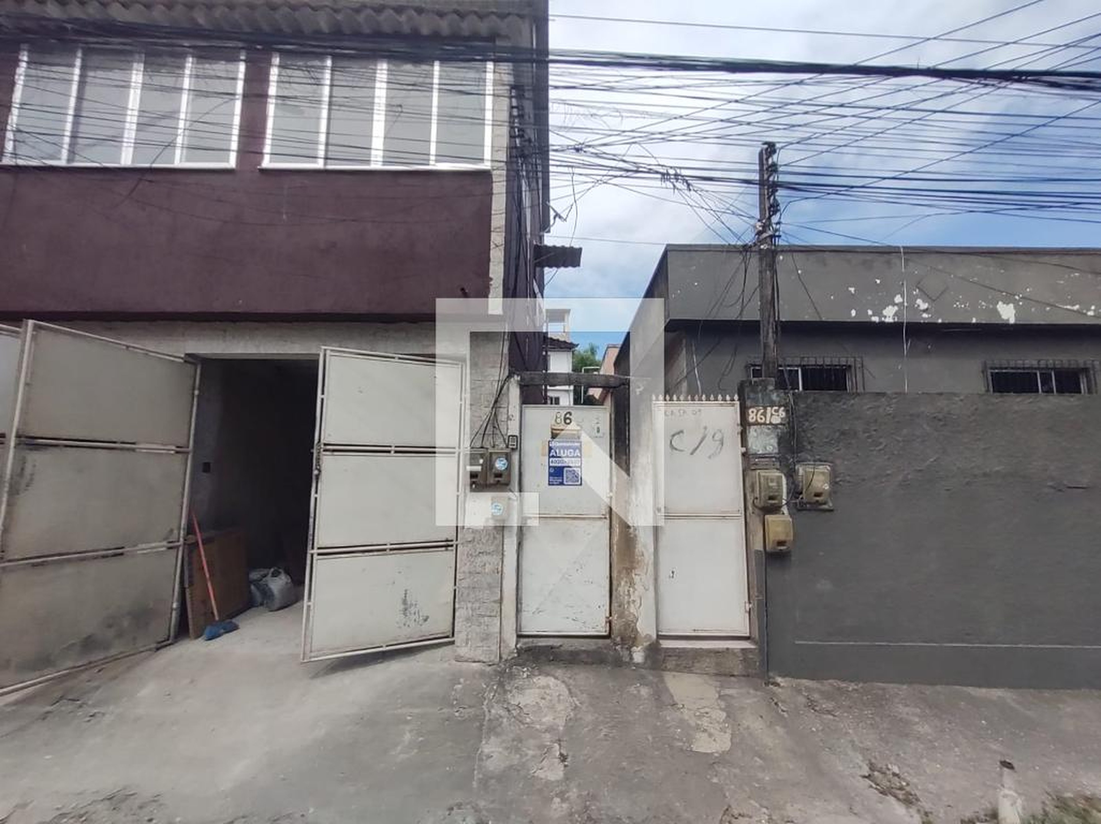 Fachada Condomínio em Rua dos Frades, 42