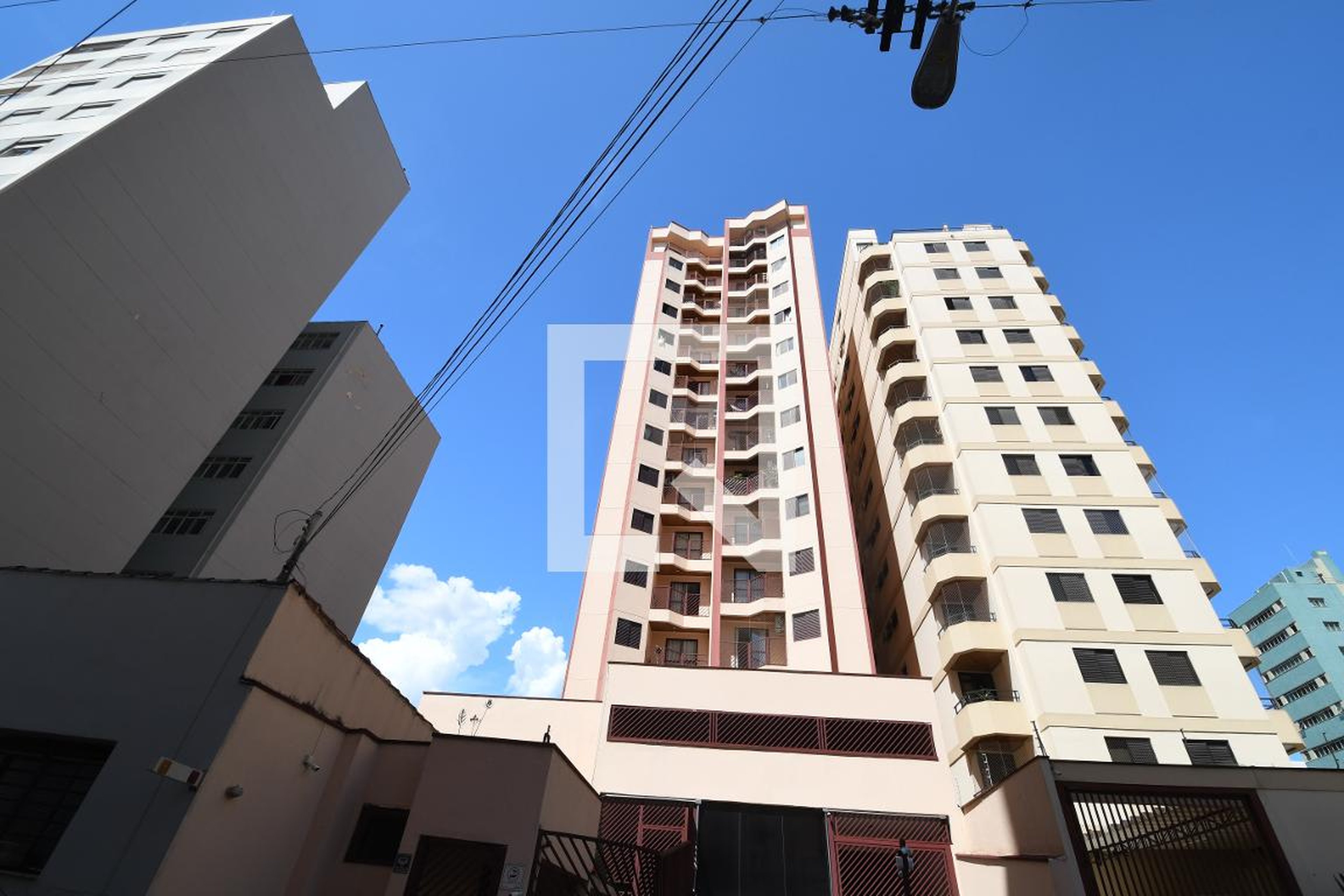 Fachada Condomínio em Rua Doutor Quirino, 690