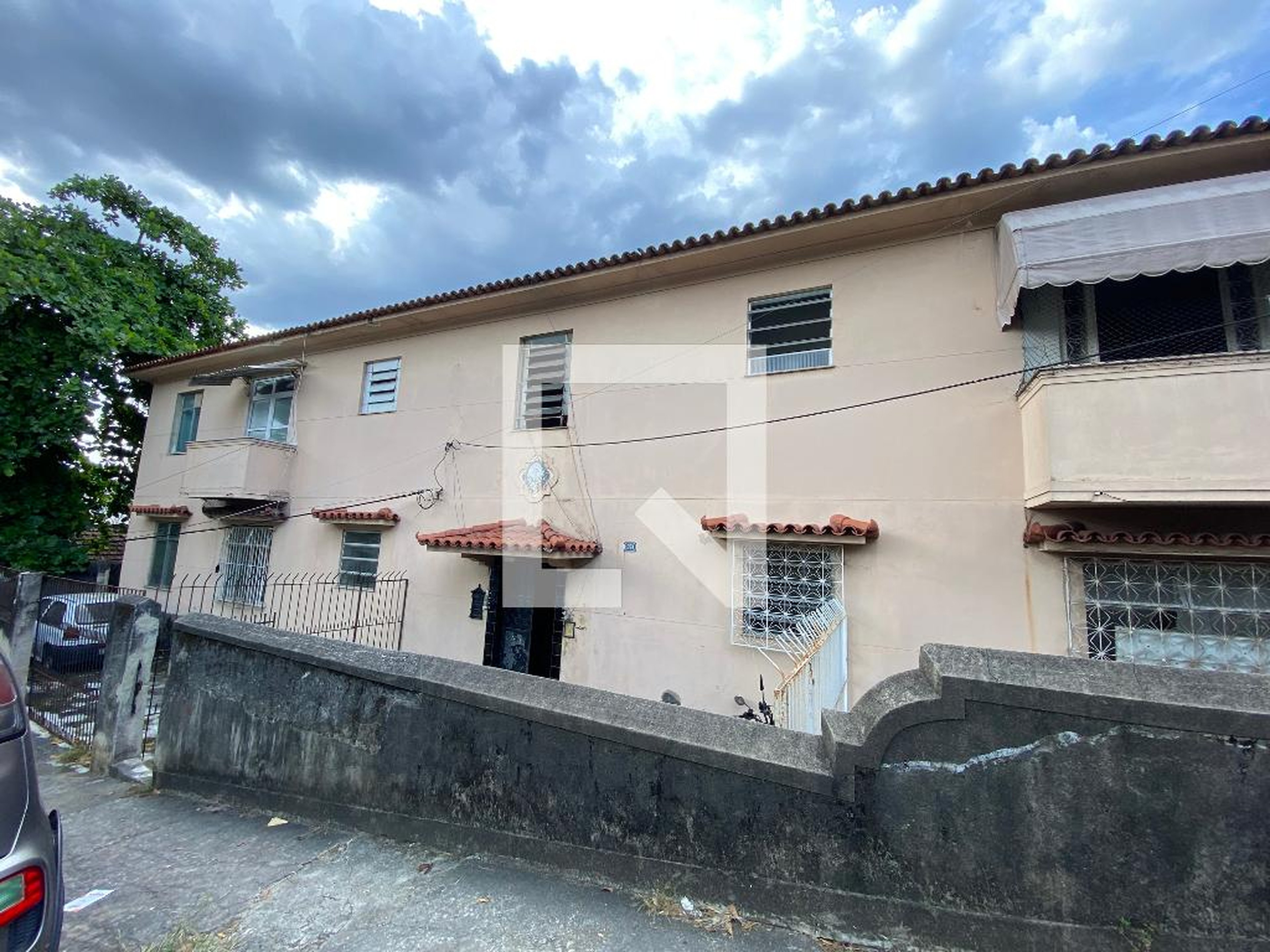 Fachada Condomínio em Rua Pernambuco, 1074