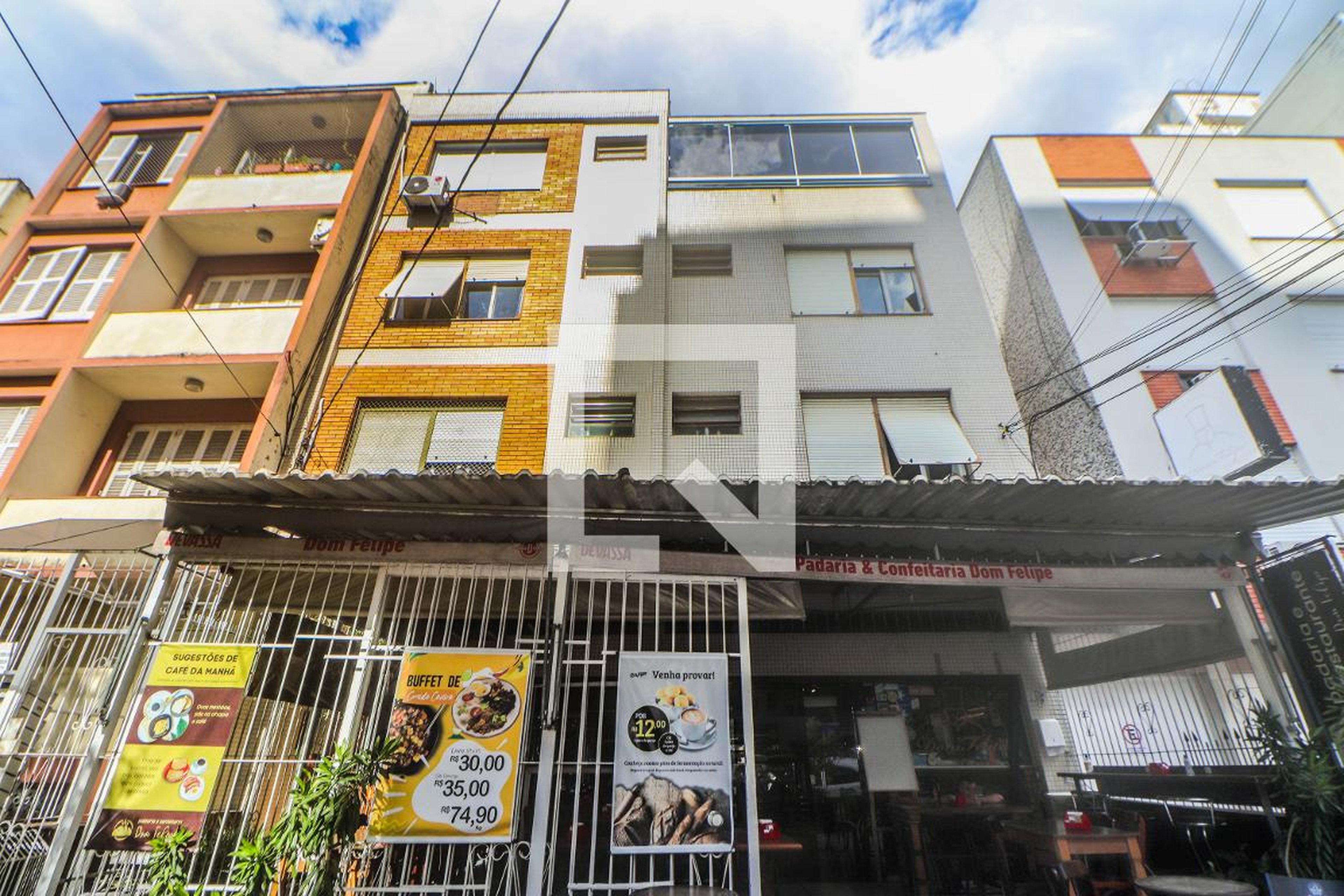 Fachada Condomínio em Rua Felipe Camarão, 714