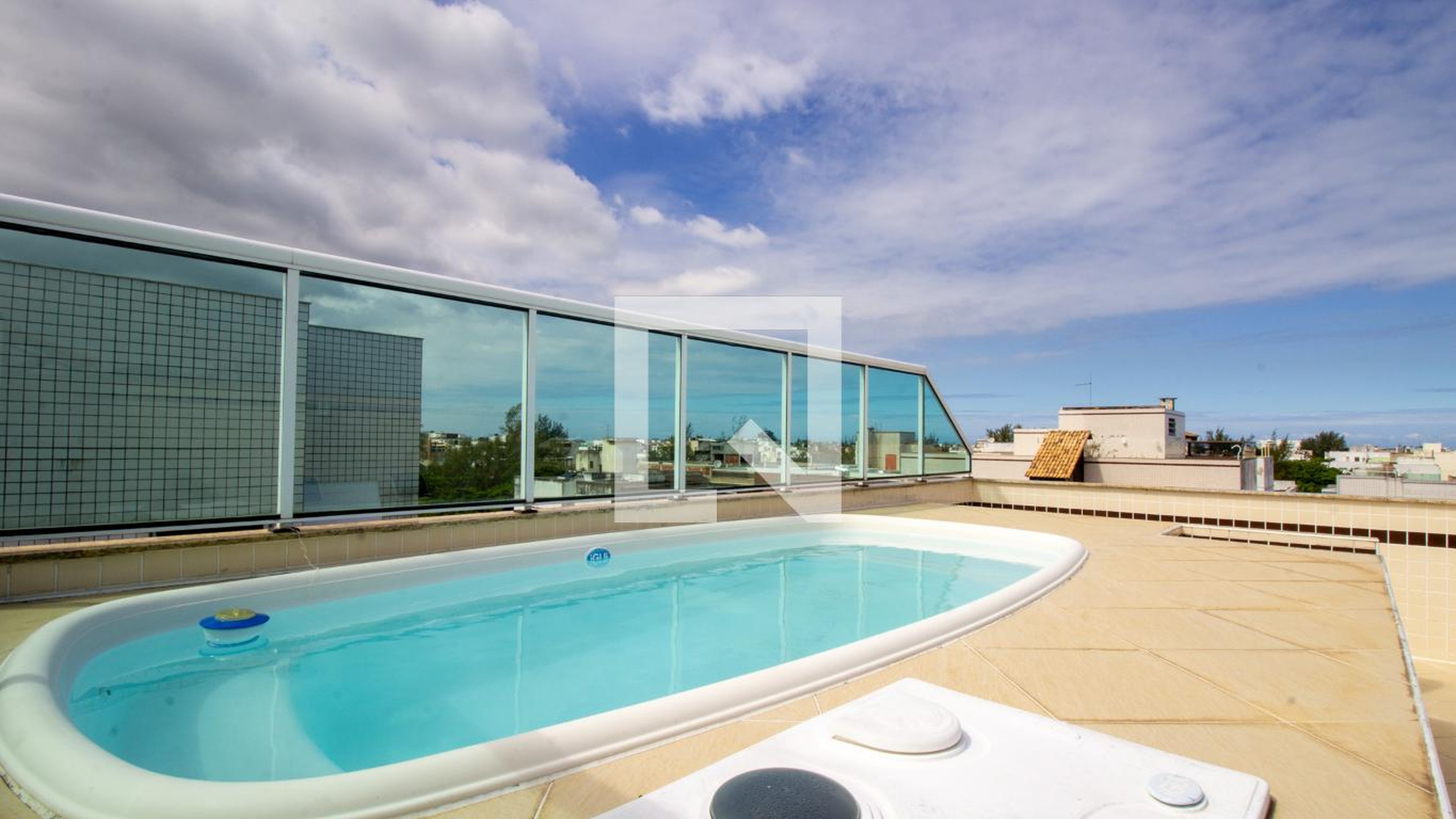 Piscina Condomínio em Rua Jorge Emílio Fontenele, 960