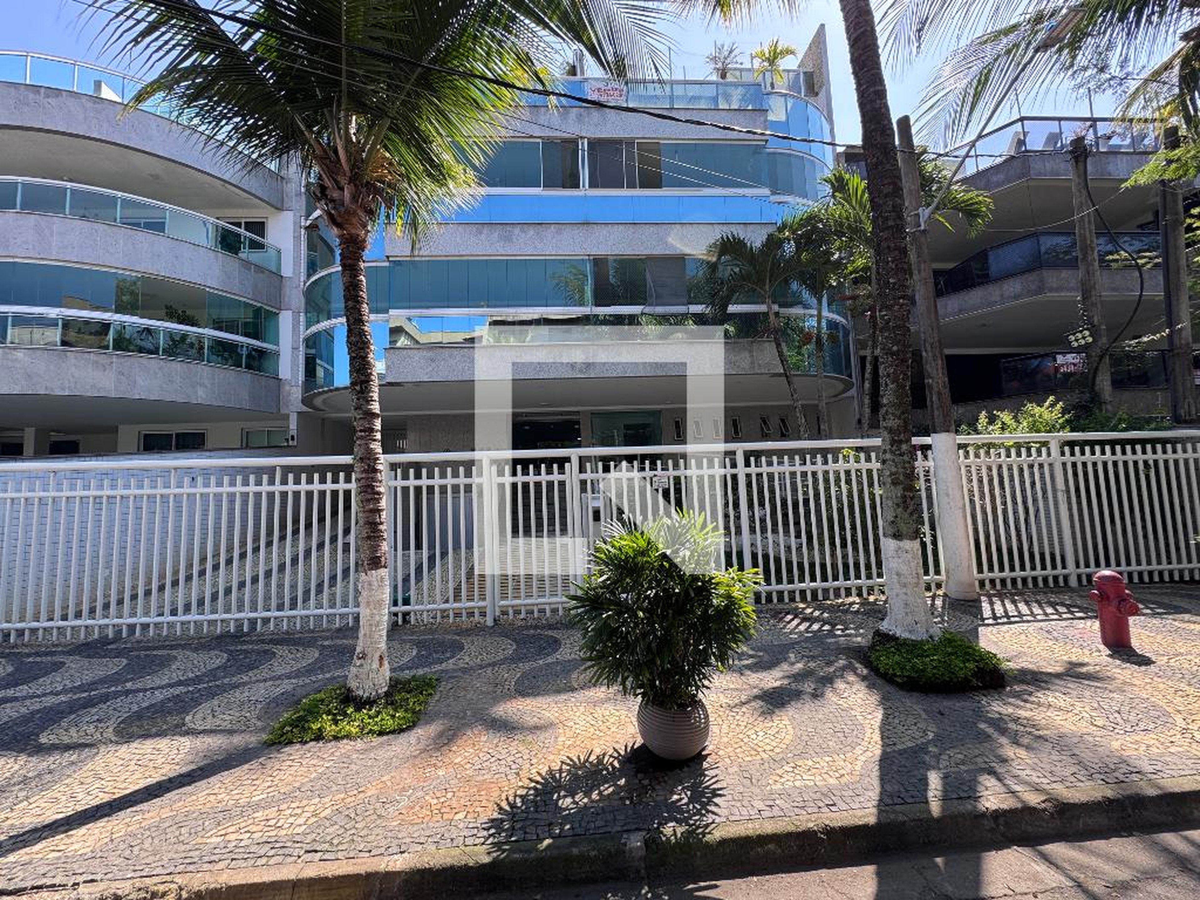 Fachada Condomínio em Rua Clóvis Salgado, 333