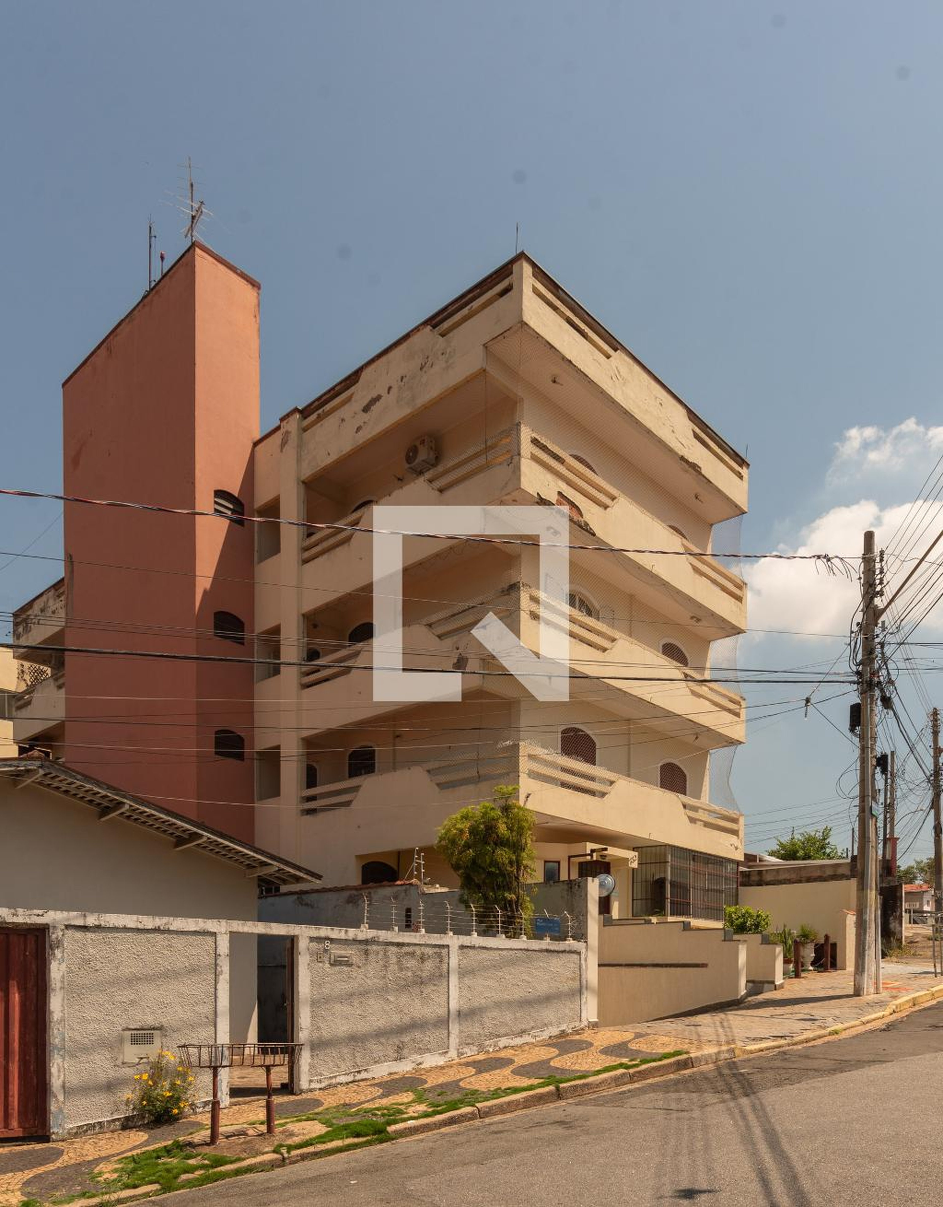 Fachada do Prédio Condomínio em Rua Doutor Guilherme Bolliger, 332