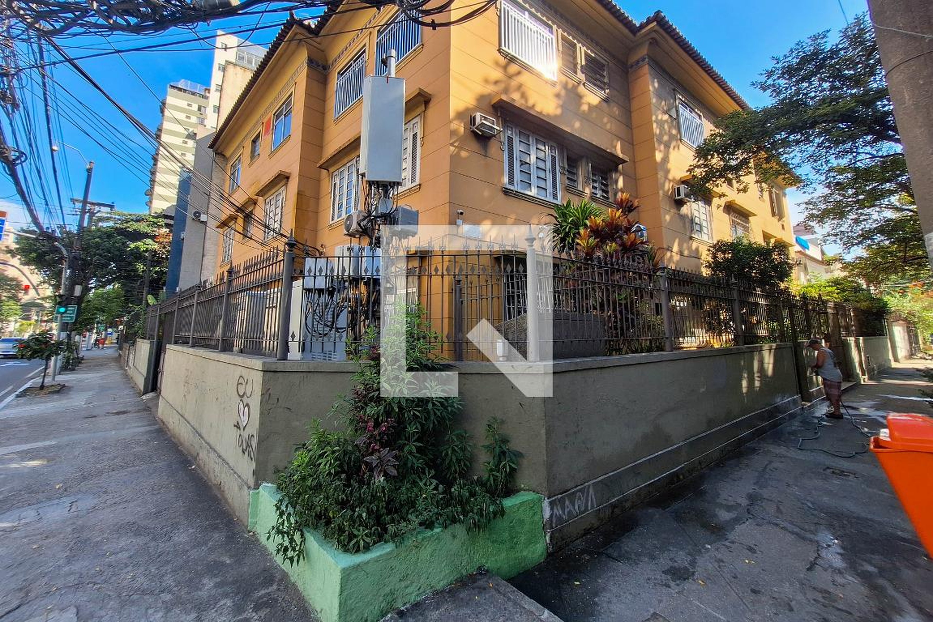 Fachada Condomínio em Rua General Silvestre Rocha, 45