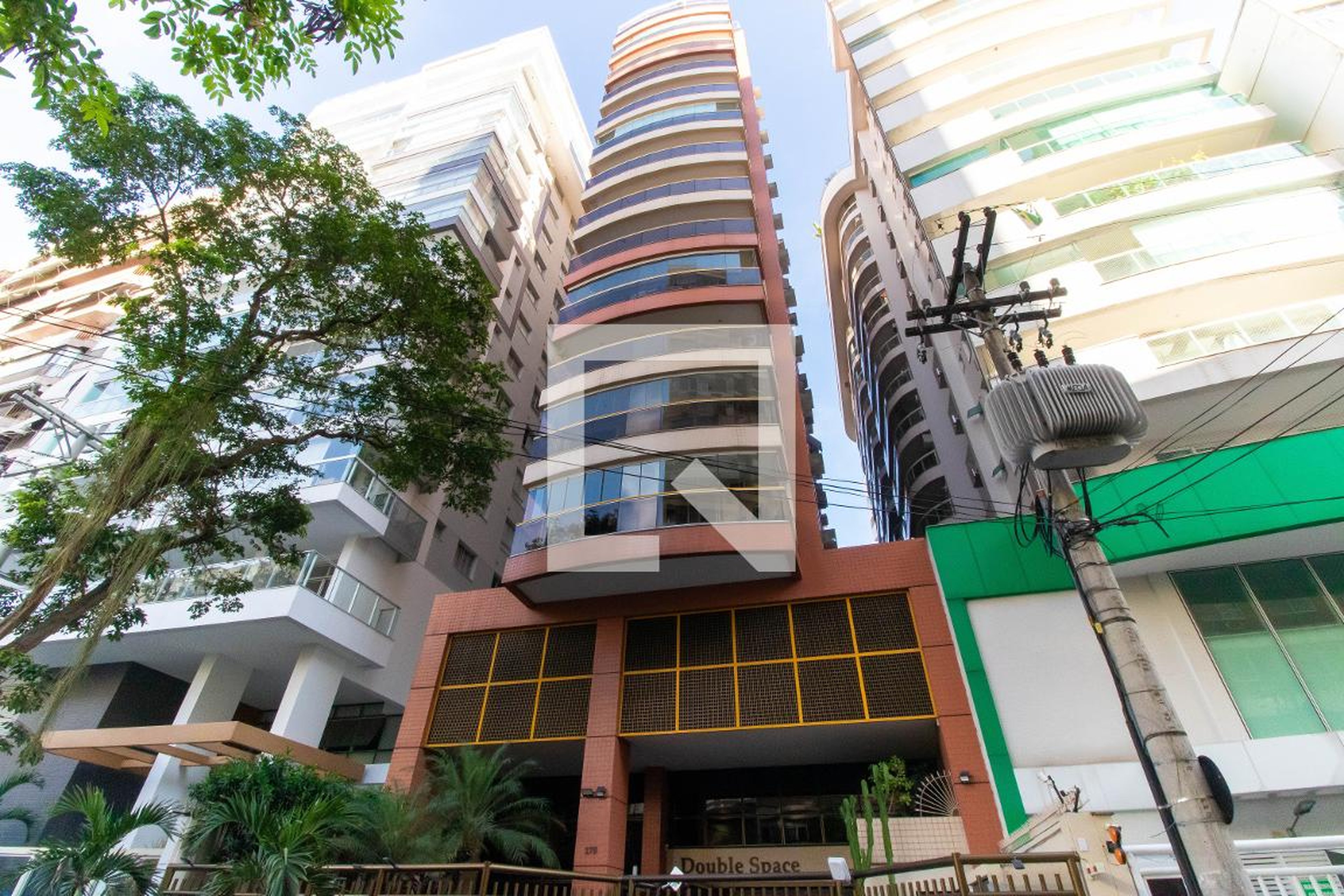 Fachada Condomínio Double Space