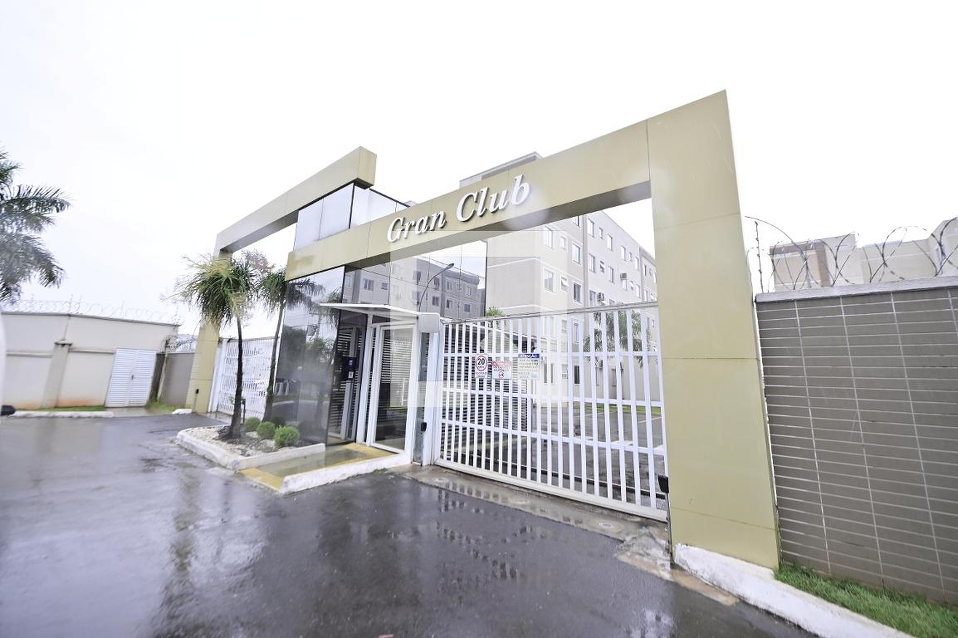 Fachada Condomínio em Rua Rosenval Alves dos Santos, 350