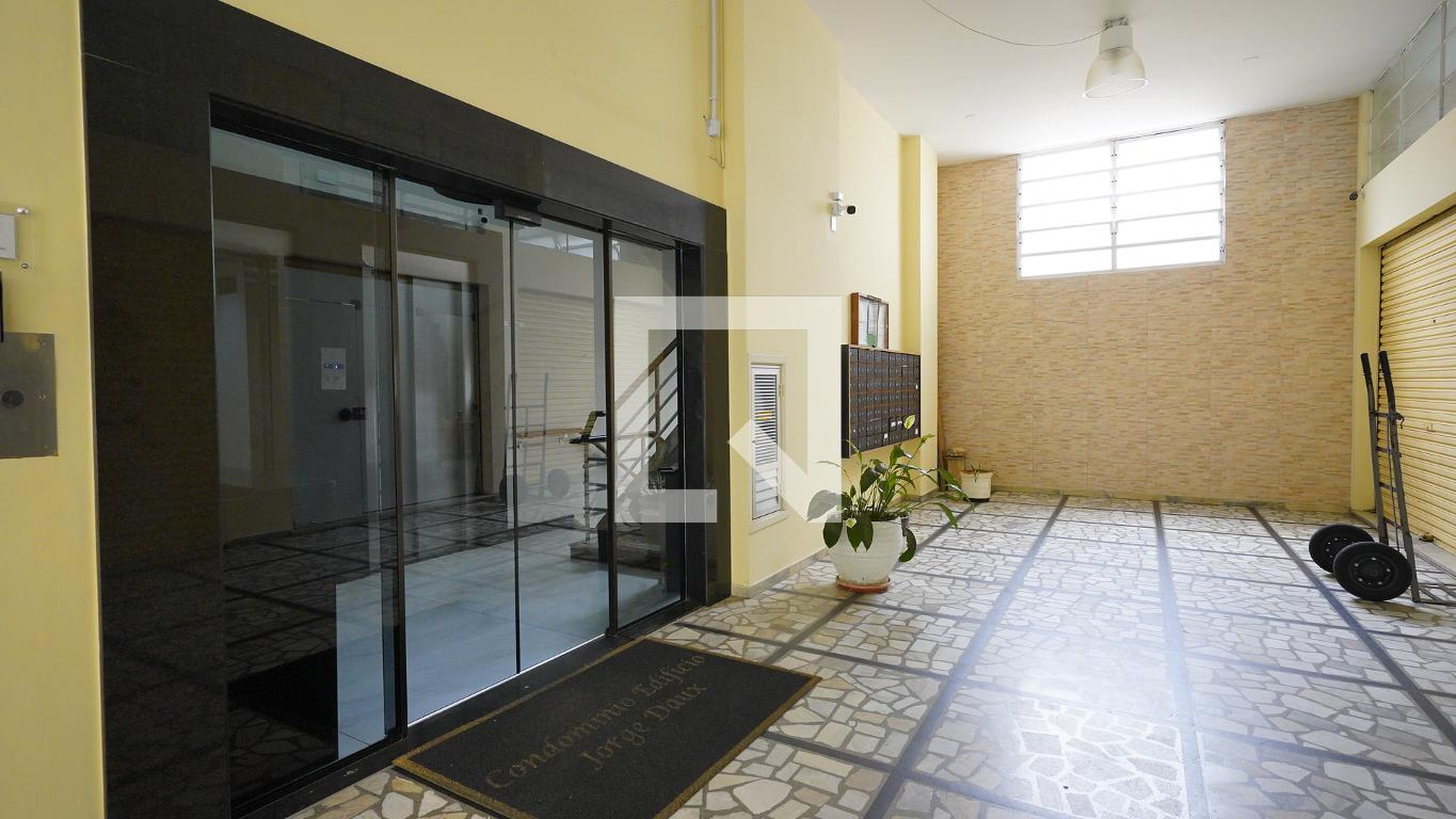 Hall de entrada - Jorge Daux