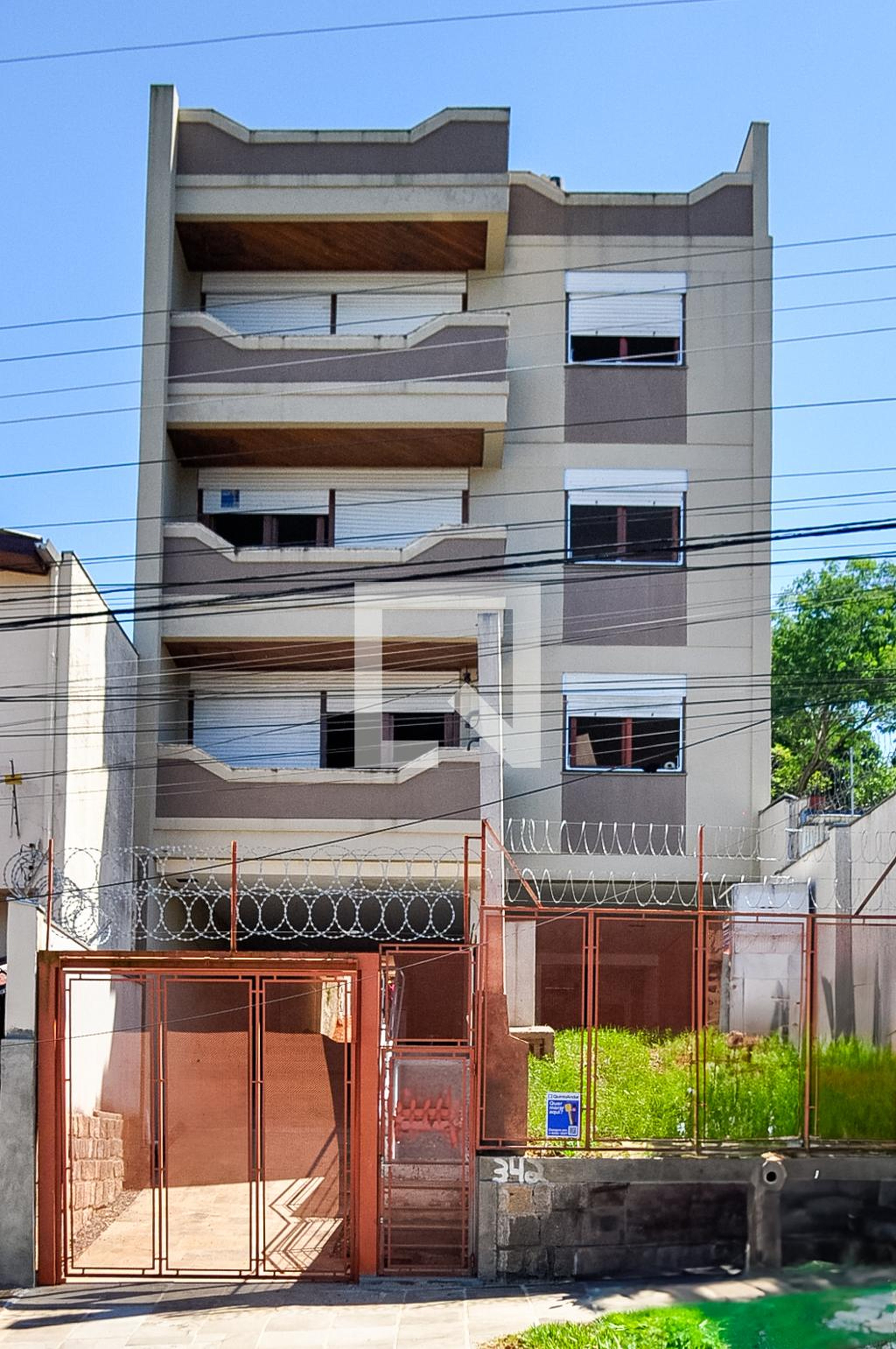 Fachada Condomínio em Rua Oscar Schneider, 342
