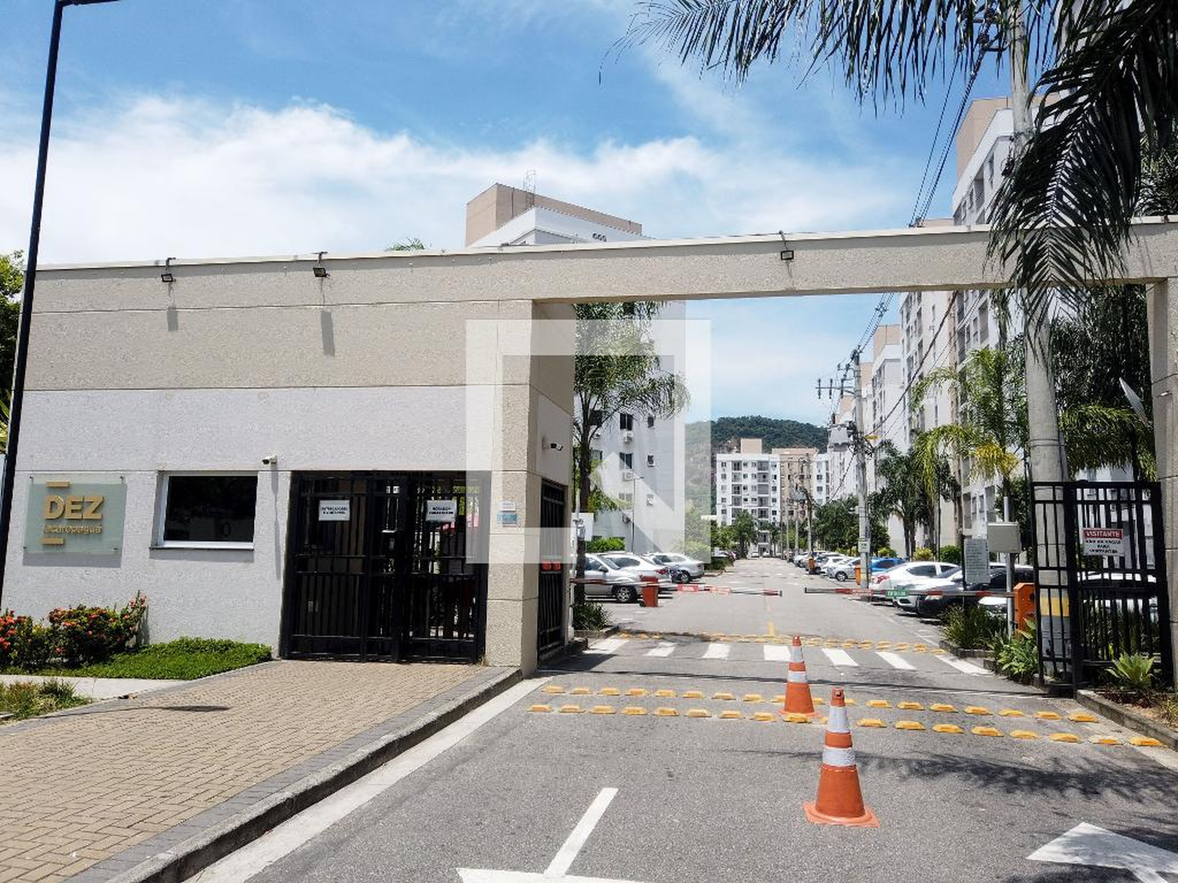 Fachada do Condomínio Condomínio Dez Jacarepaguá