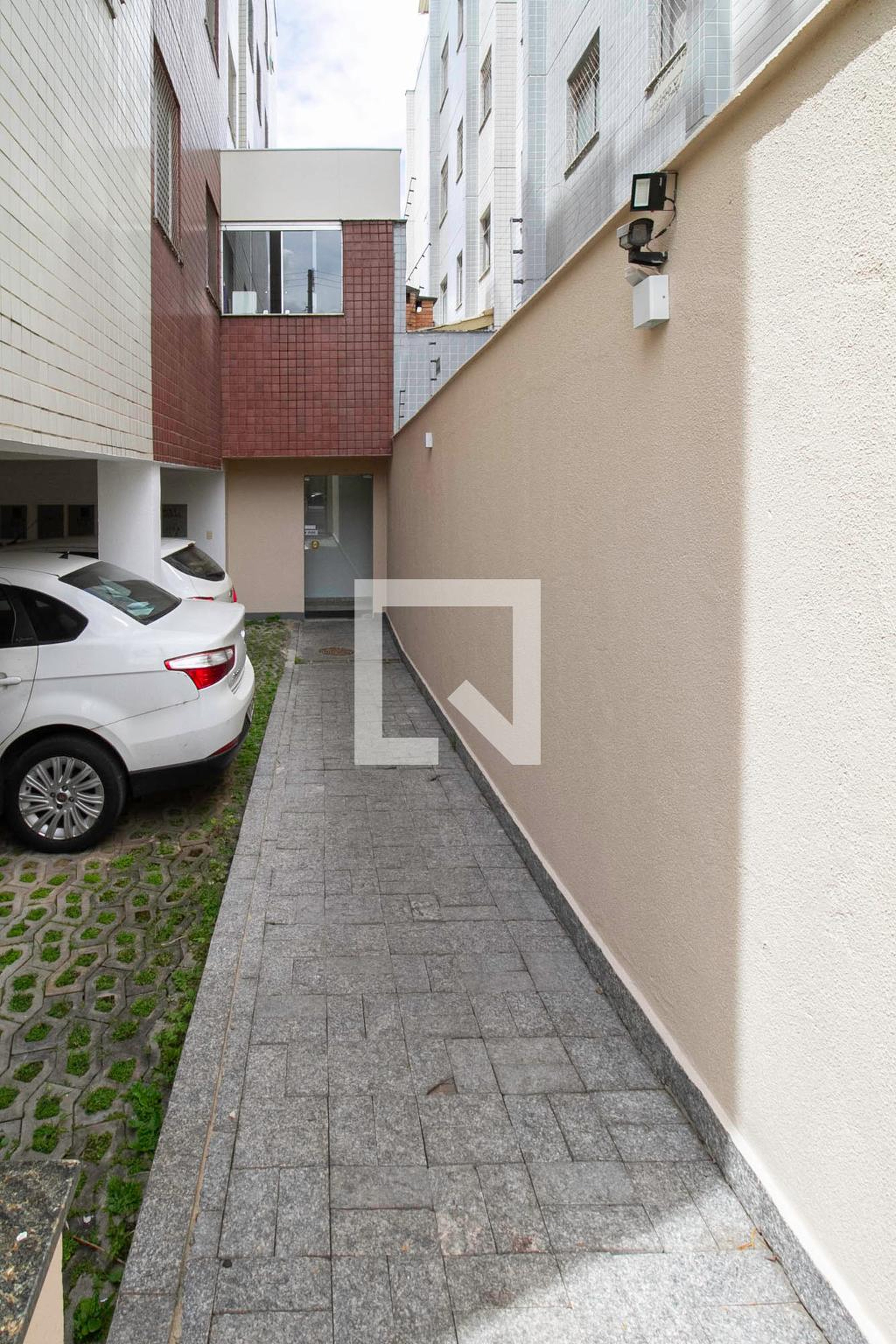 Entrada Condomínio em Rua Castelo de Almada, 224