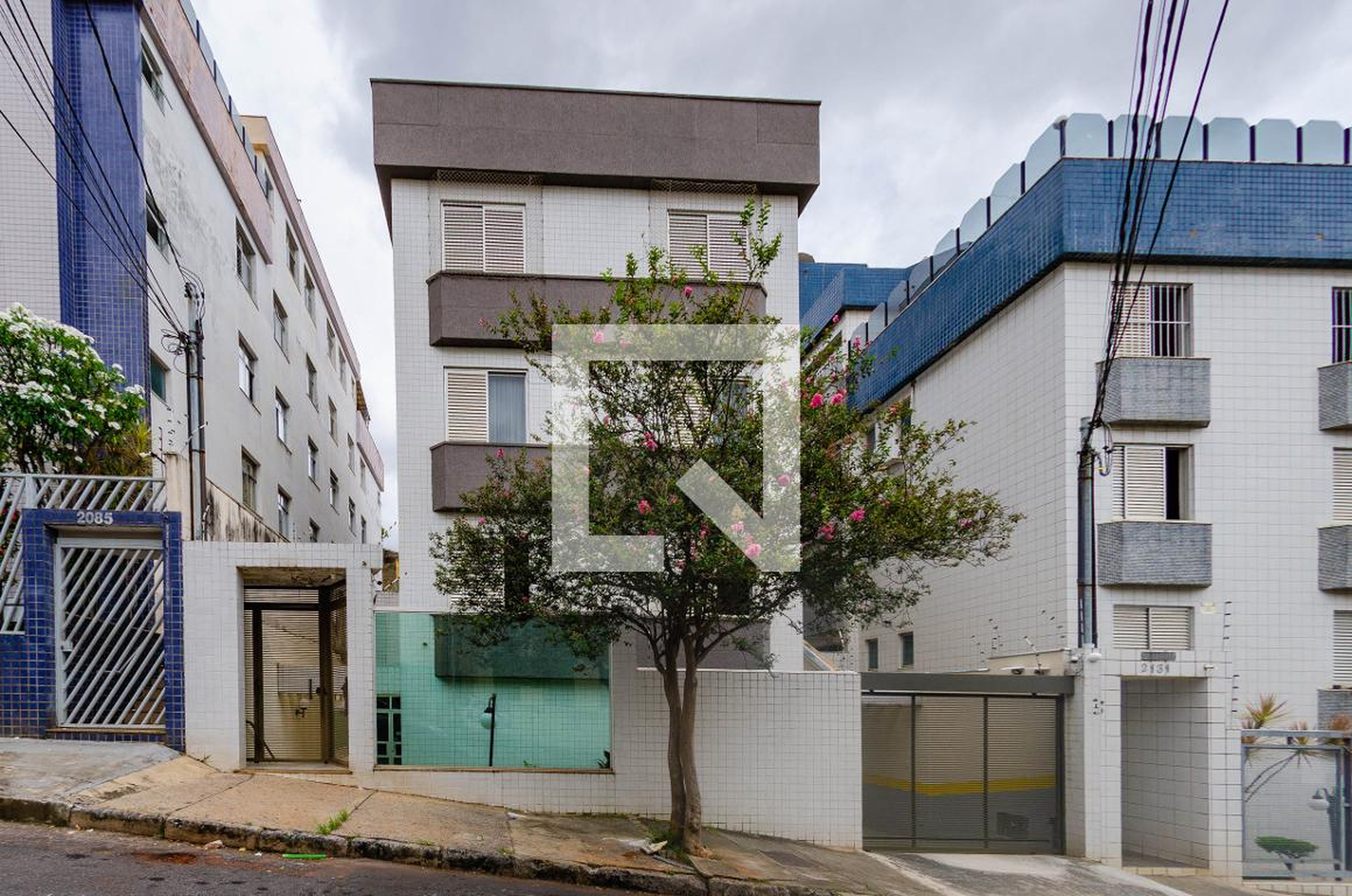 Fachada Condomínio em Rua Henrique Gorceix, 2121