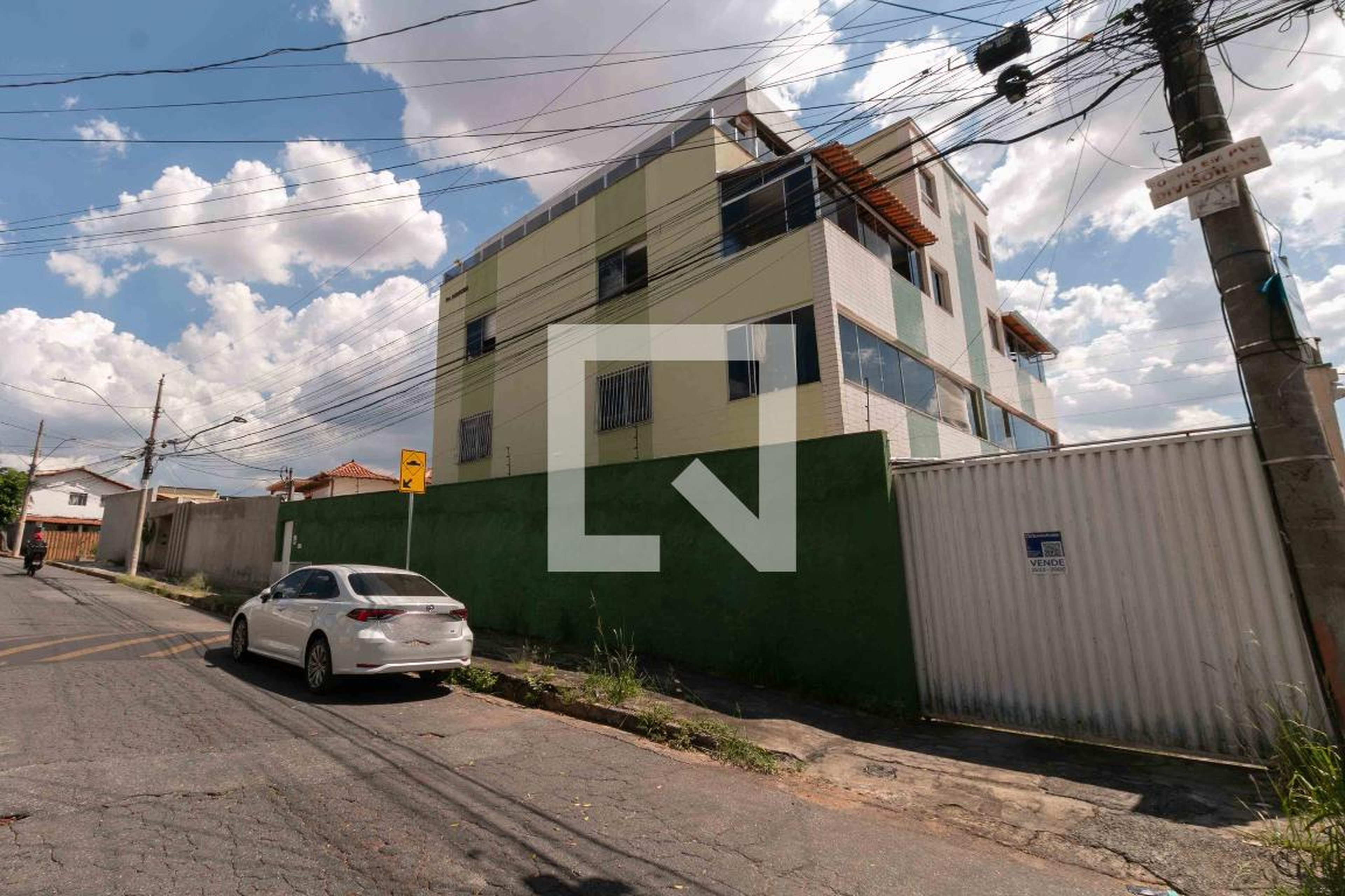 Fachada Condomínio em Rua Mario Pinheiro de Souza, 150