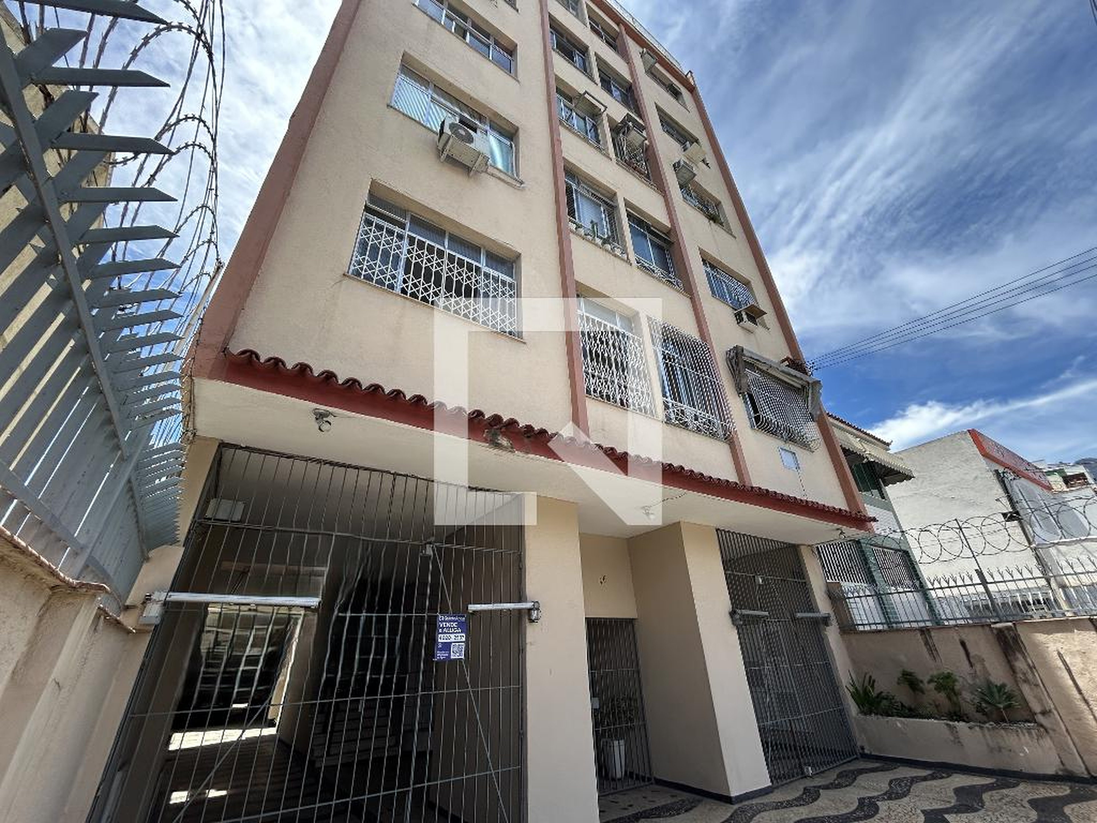 Fachada Condomínio em Rua Intendente Cunha Menezes, 46