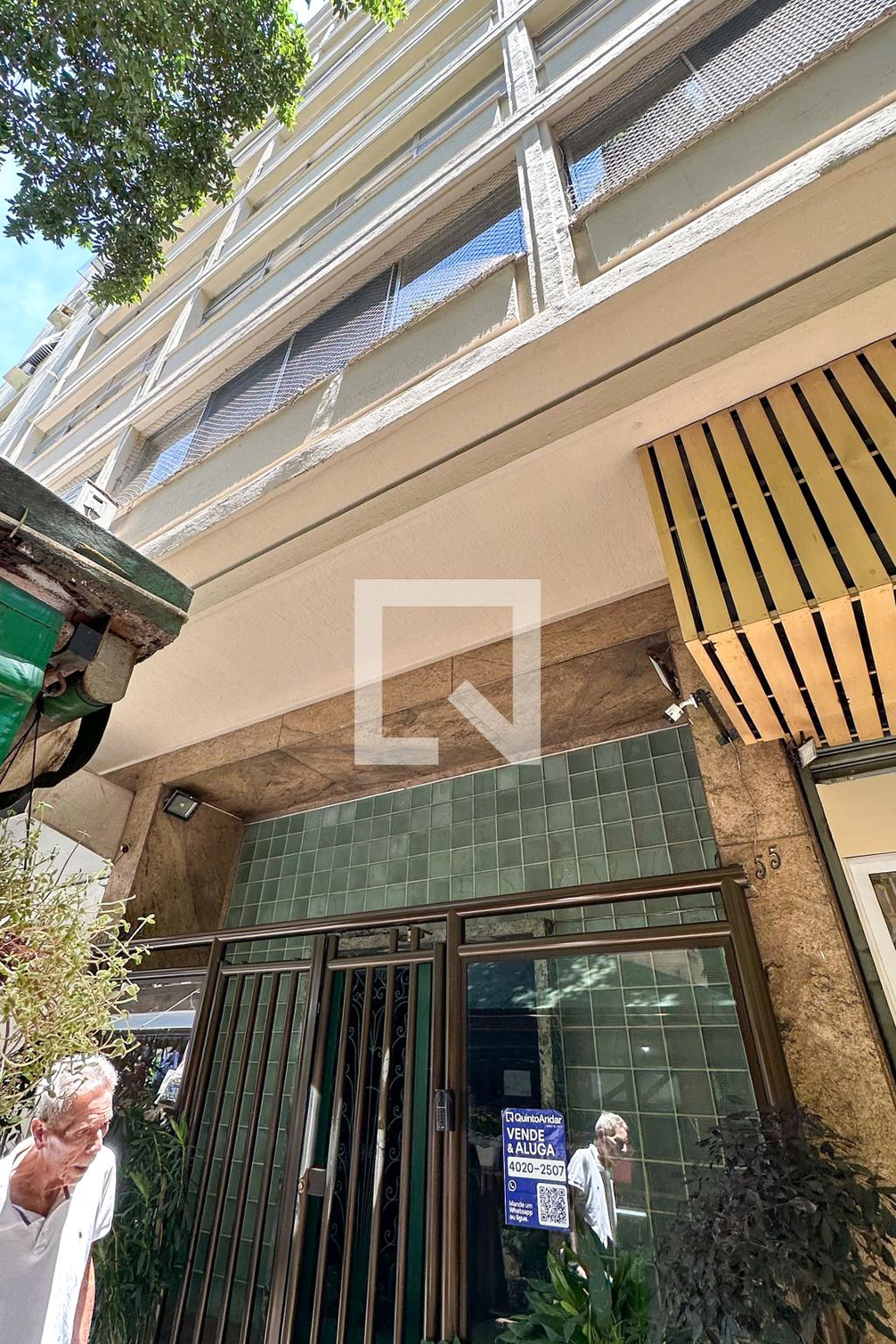 Fachada Condomínio em Rua Paula Freitas, 55