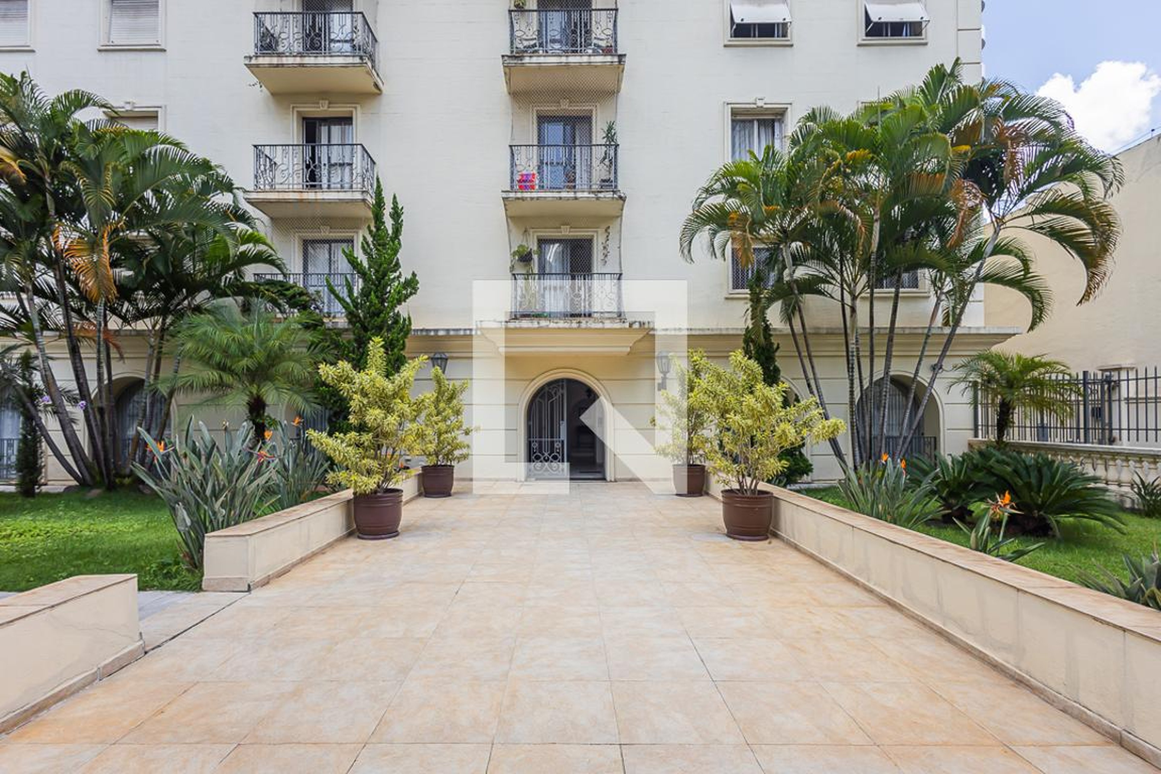 Entrada - Edifício Casa dos Pinheiros