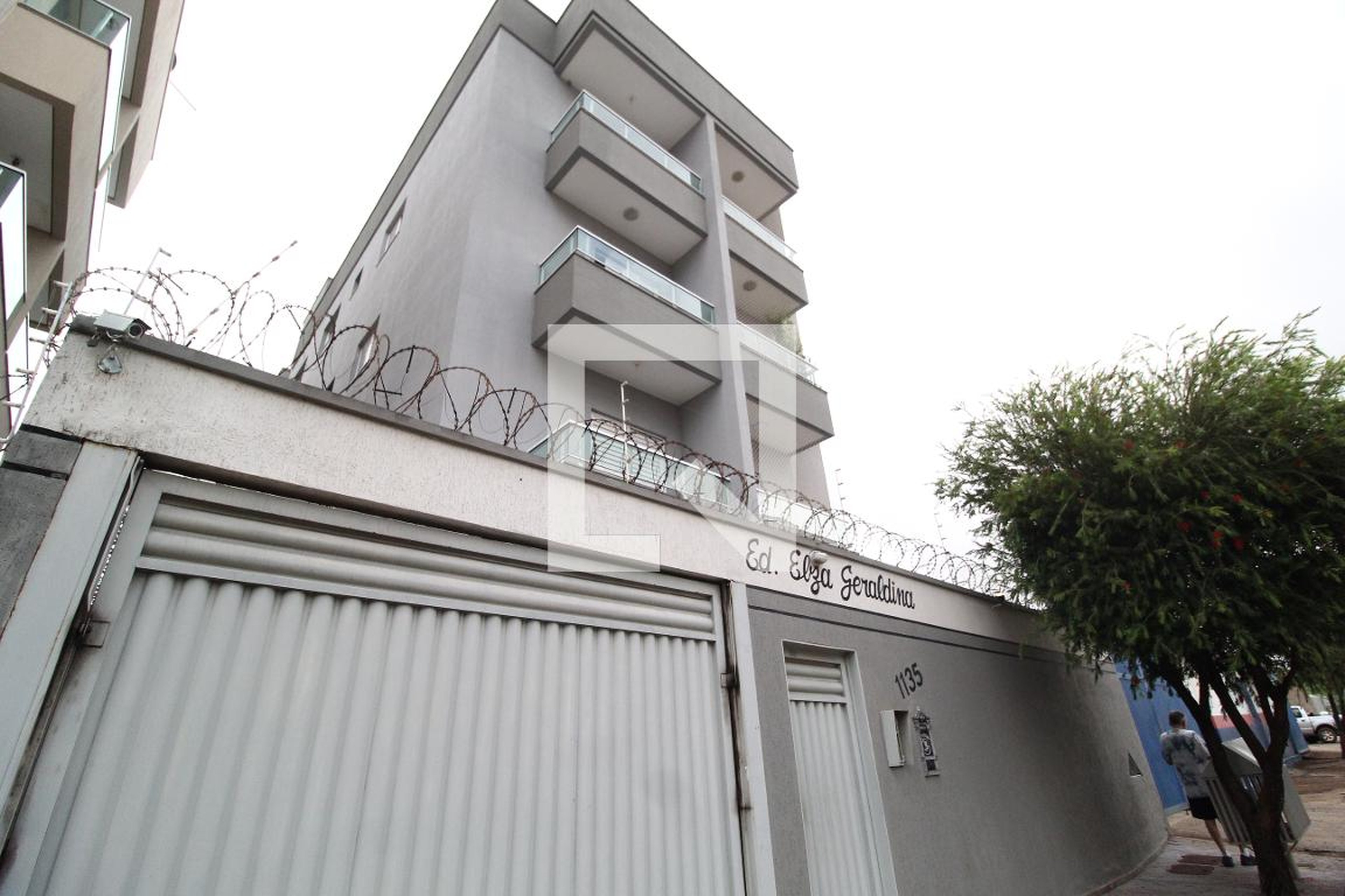 Fachada Condomínio em Rua Álvares de Azevedo, 1135