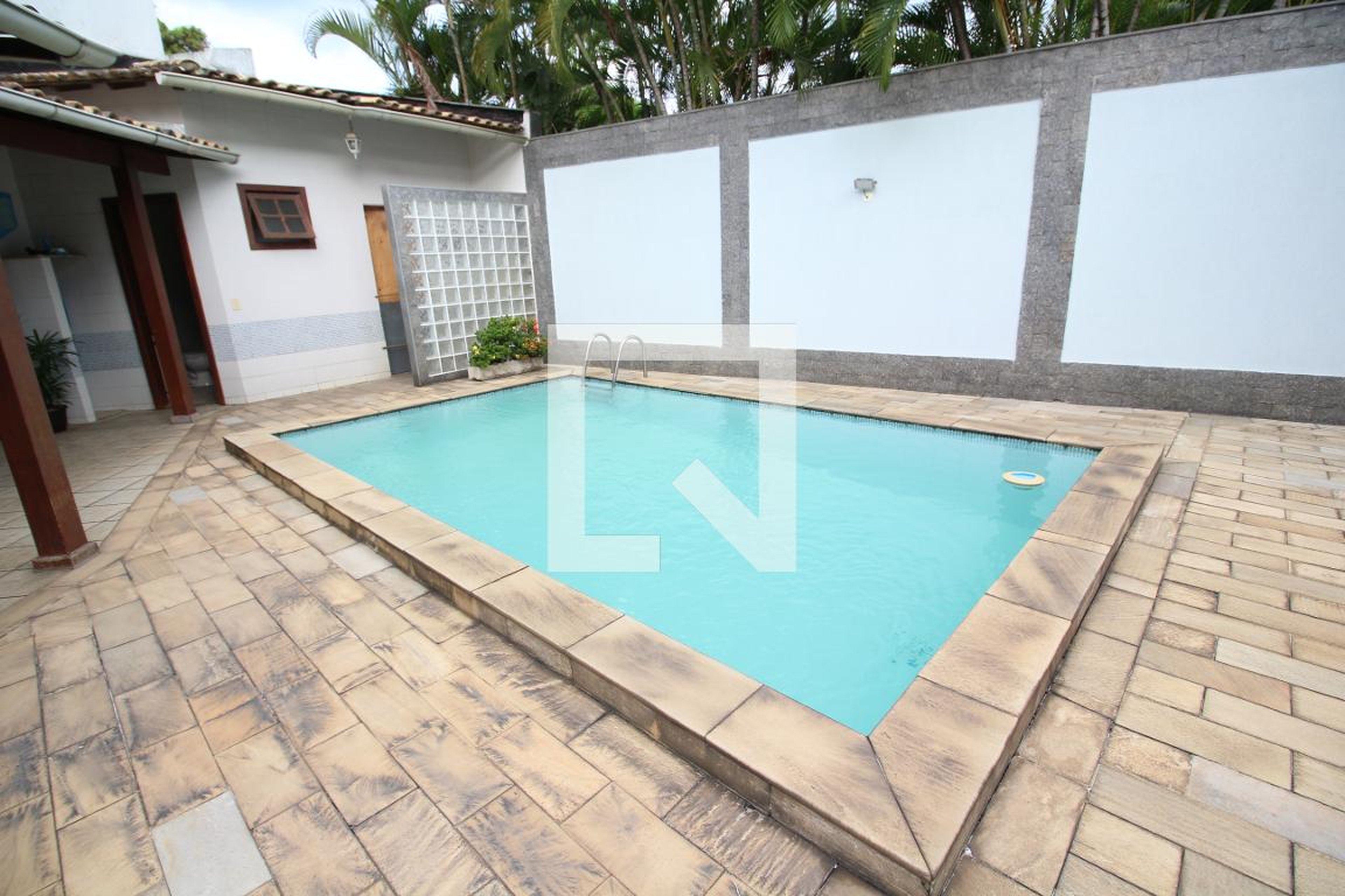 Piscina Condomínio em Rua Moacir Barbosa Soares, 140