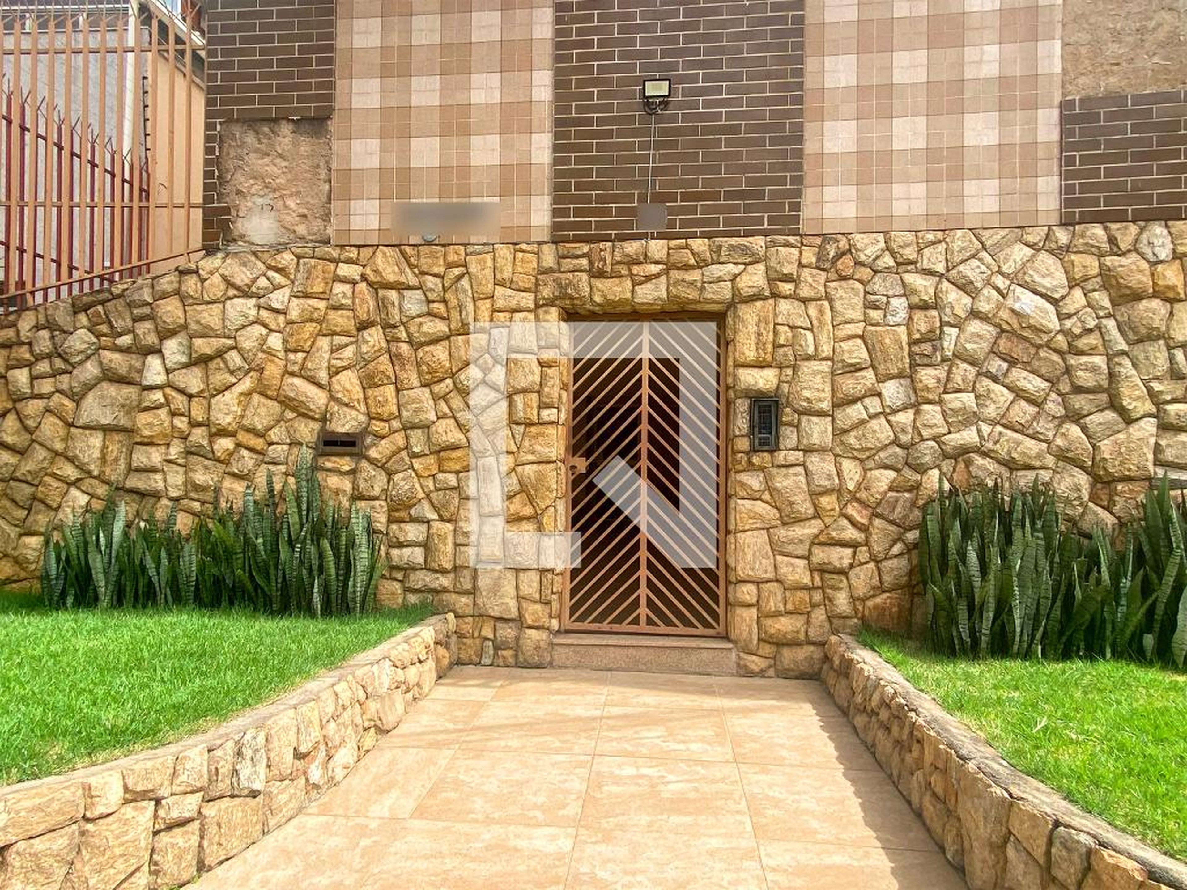 Fachada Condomínio em Rua João Caetano, 33