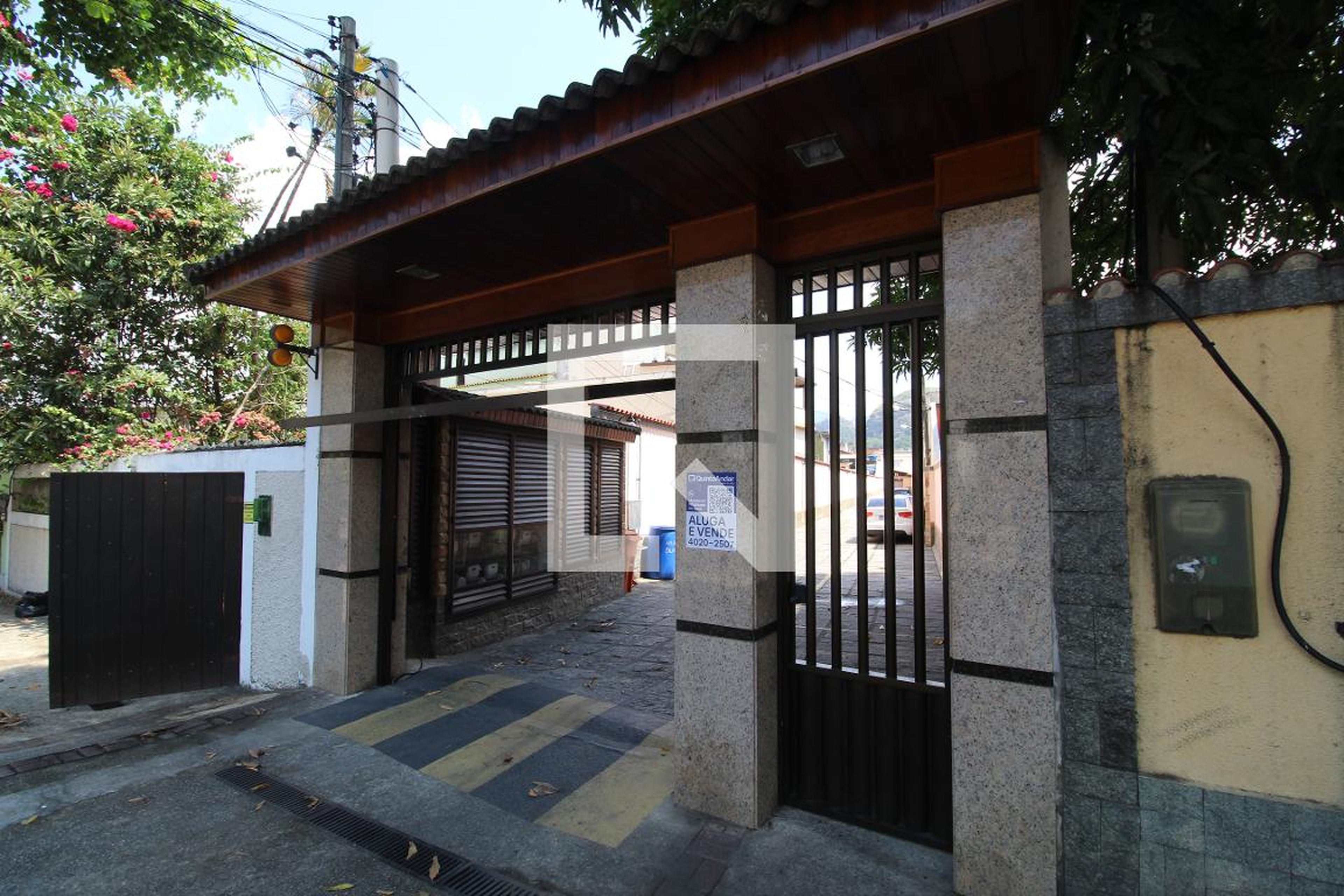 Fachada Condomínio em Estrada Rodrigues Caldas, 2010