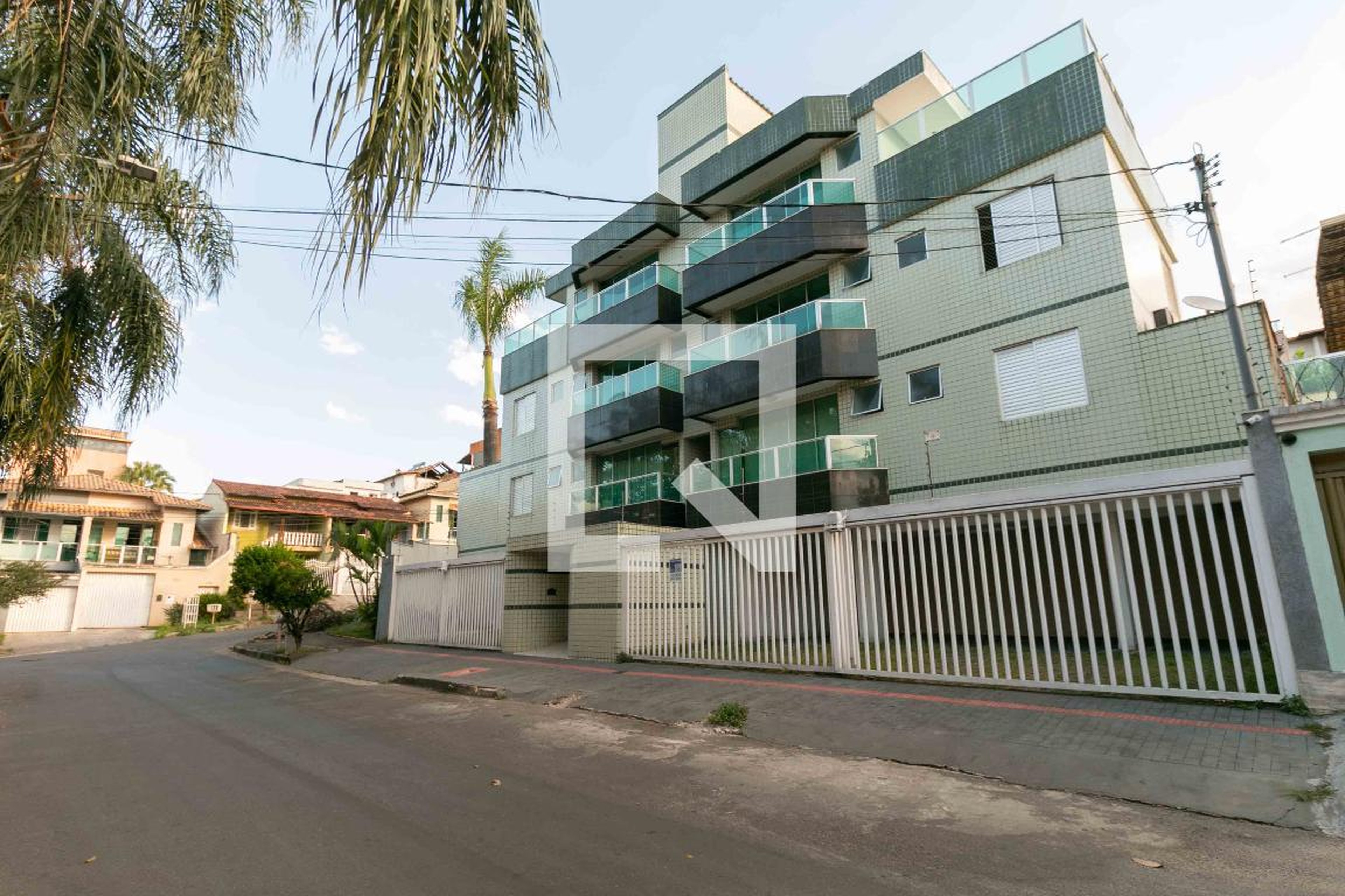 Fachada Condomínio em Rua Francisco Alves, 21