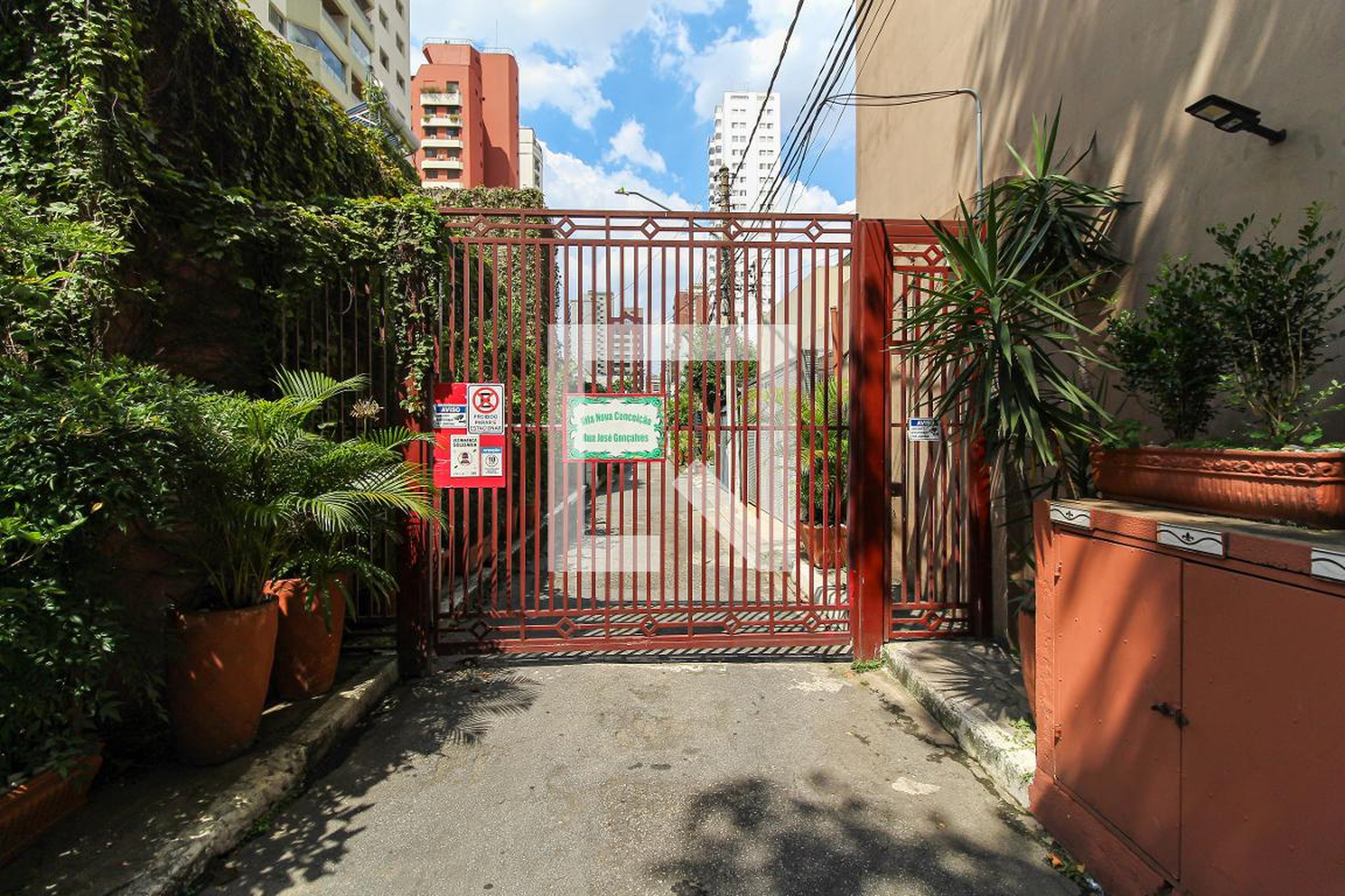 Fachada do Condomínio Condomínio em Rua José Gonçalves Pereira, 59