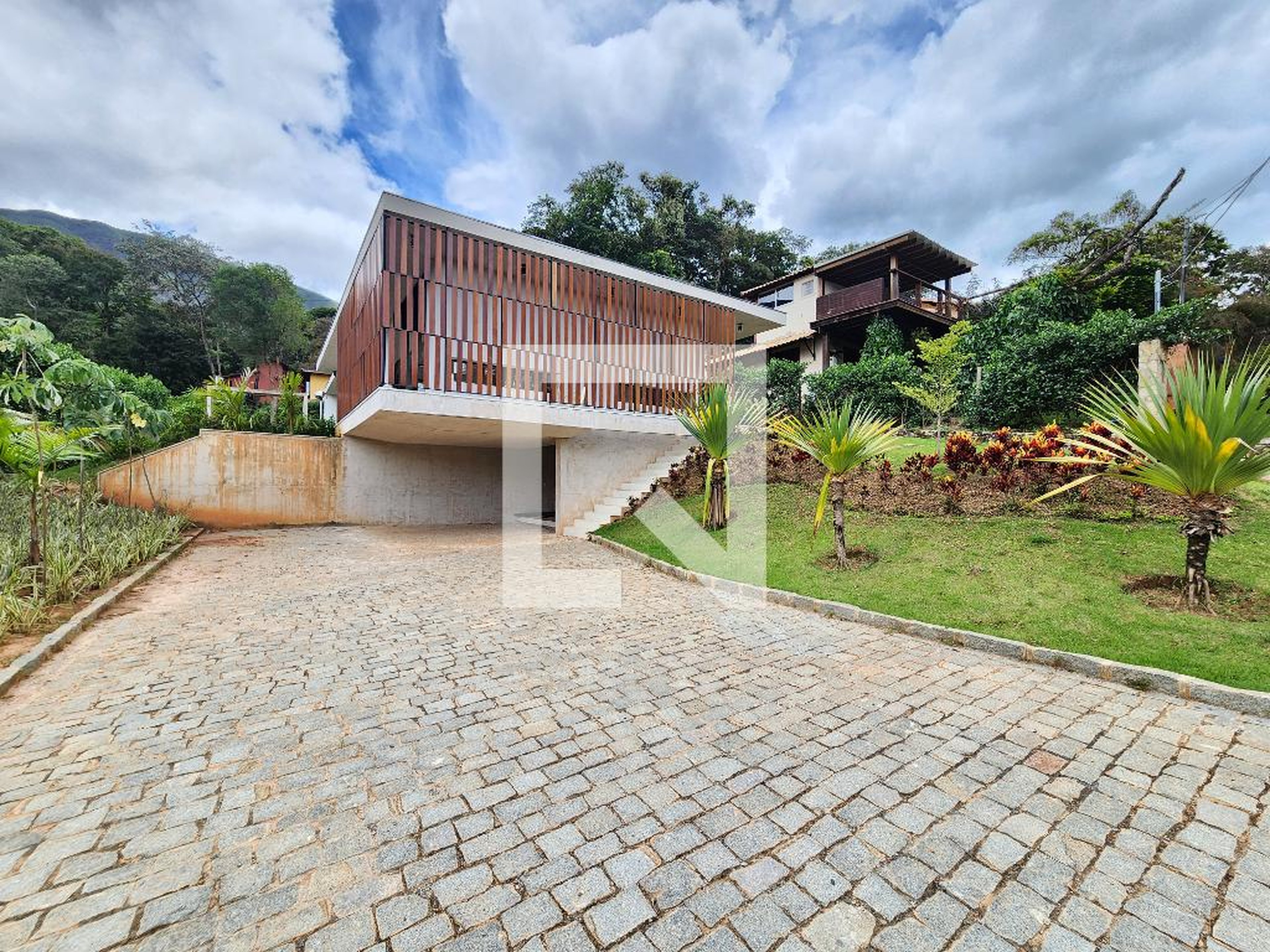 Fachada Condomínio em Alameda do Vale, 52