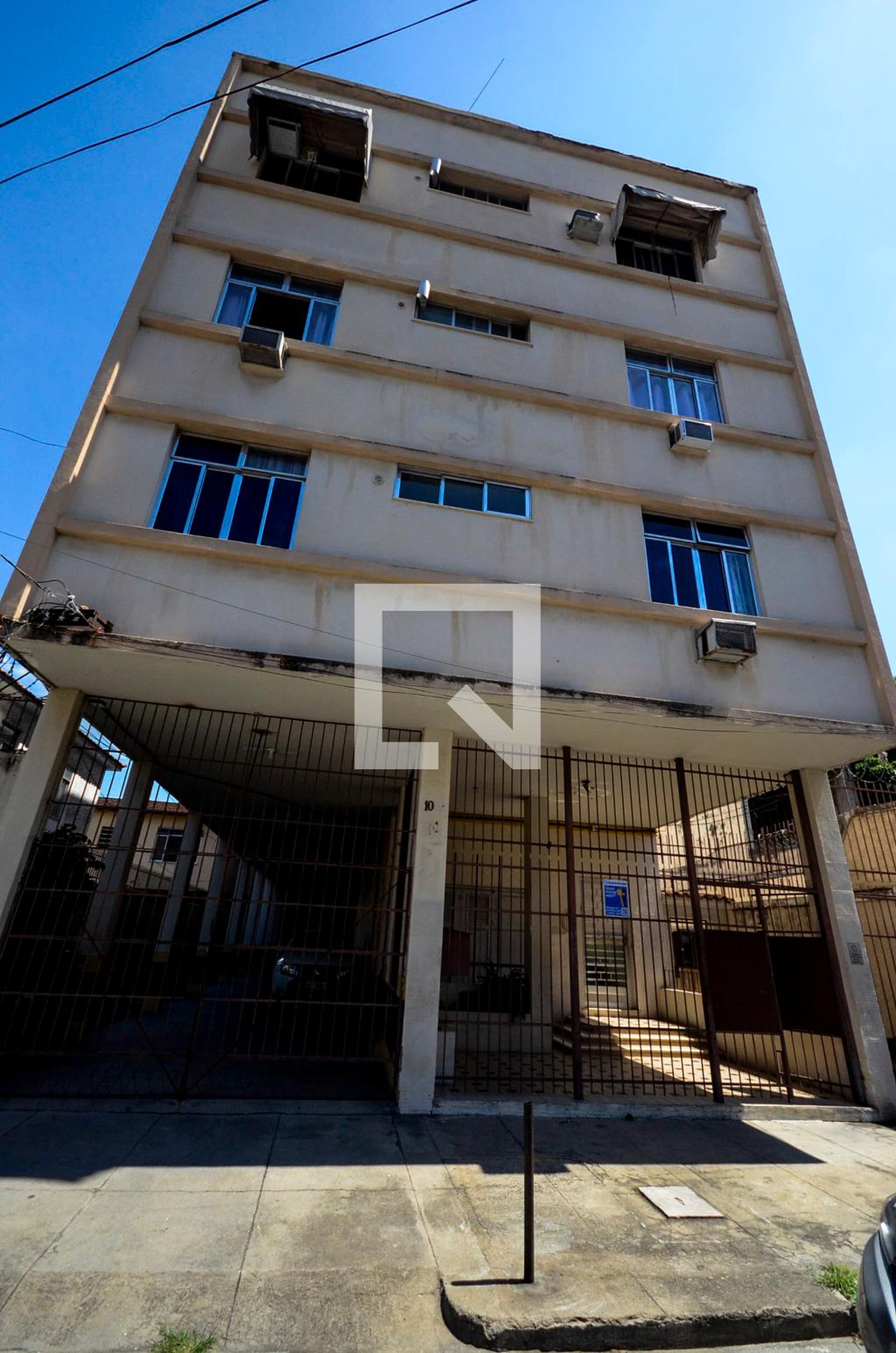 Fachada Condomínio em Rua Álvaro, 10