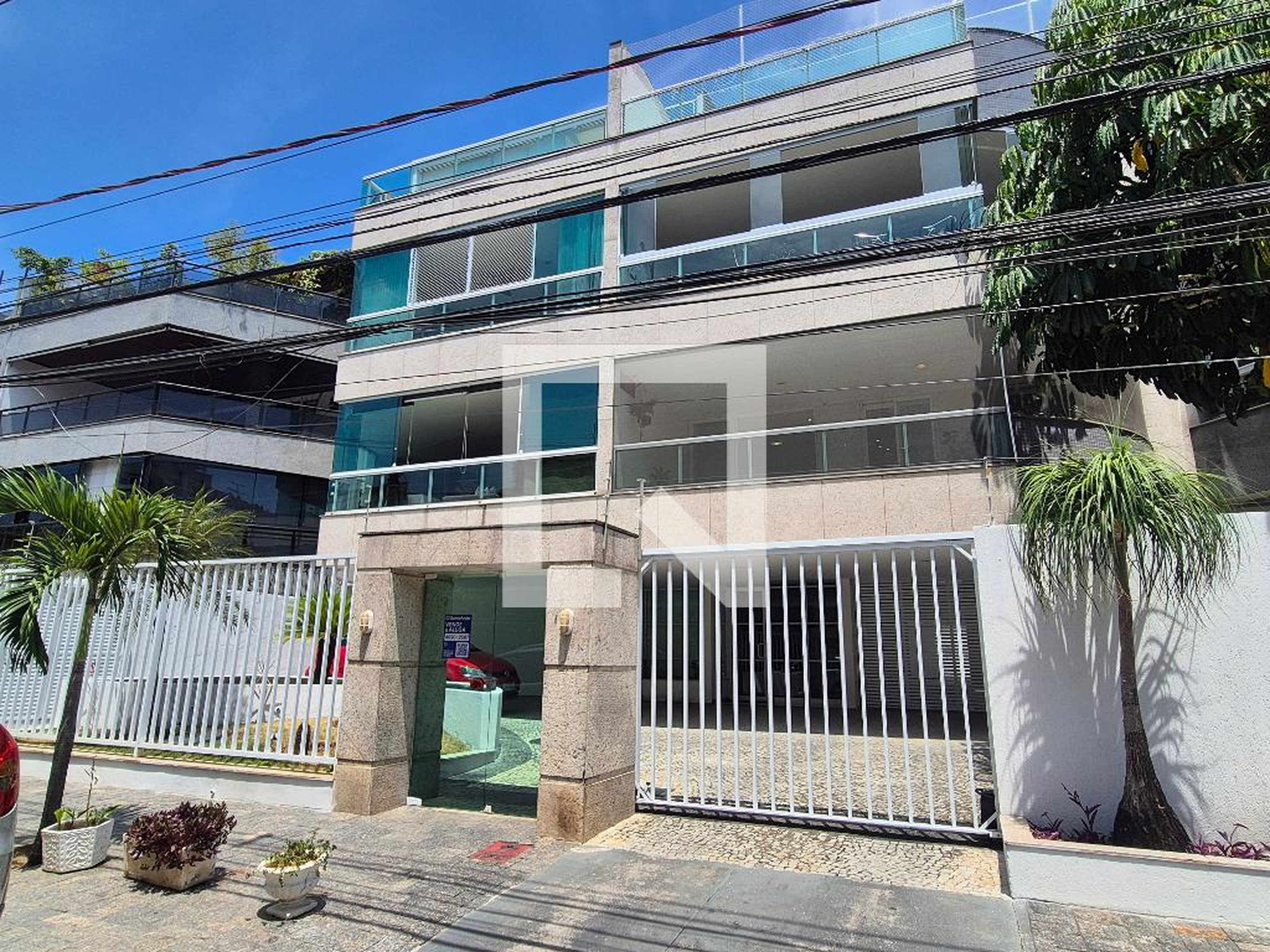 Fachada Condomínio em Rua Guilherme Baptista, 197