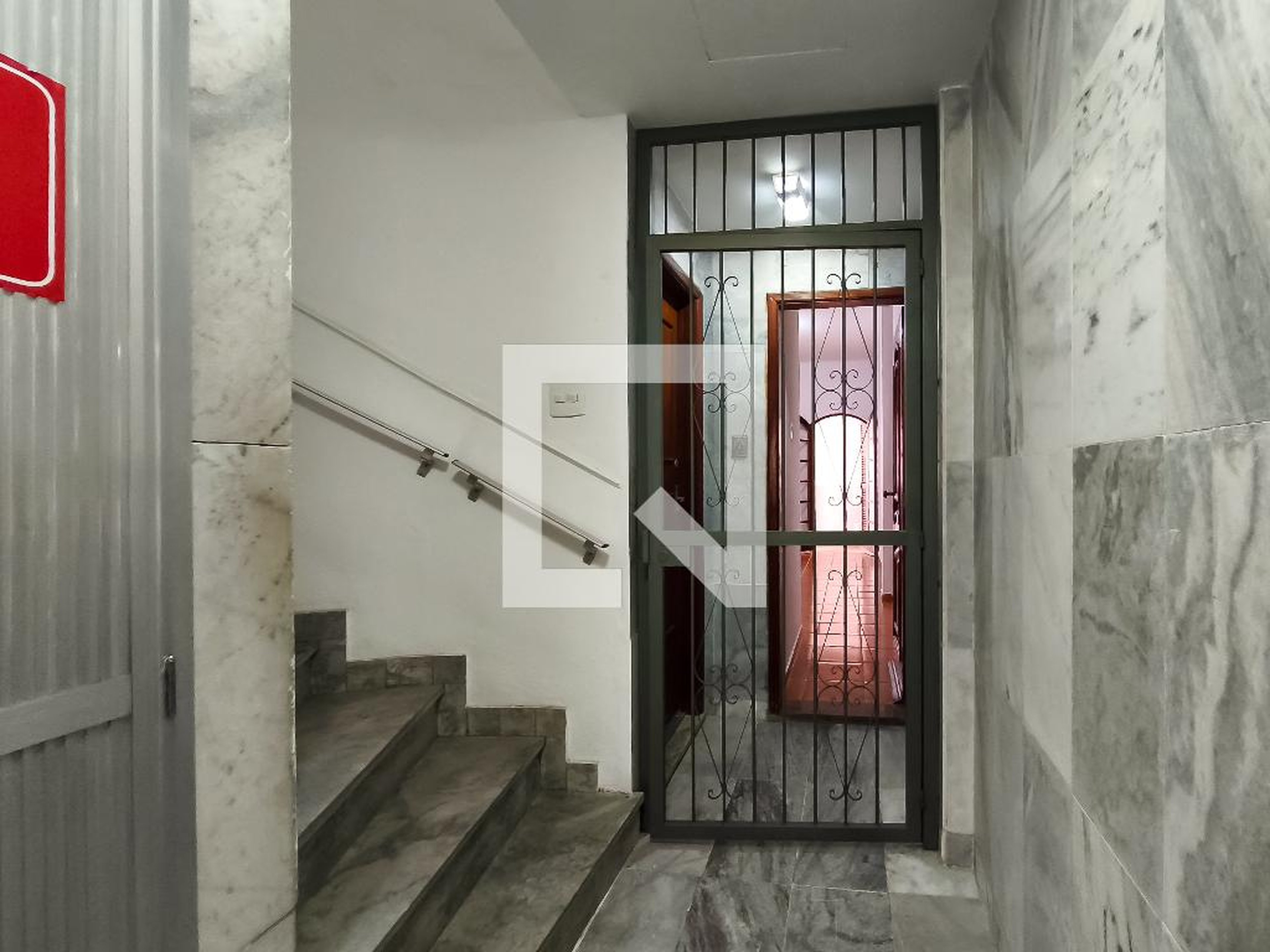 Entrada Condomínio em Rua Barão do Bom Retiro, 2021