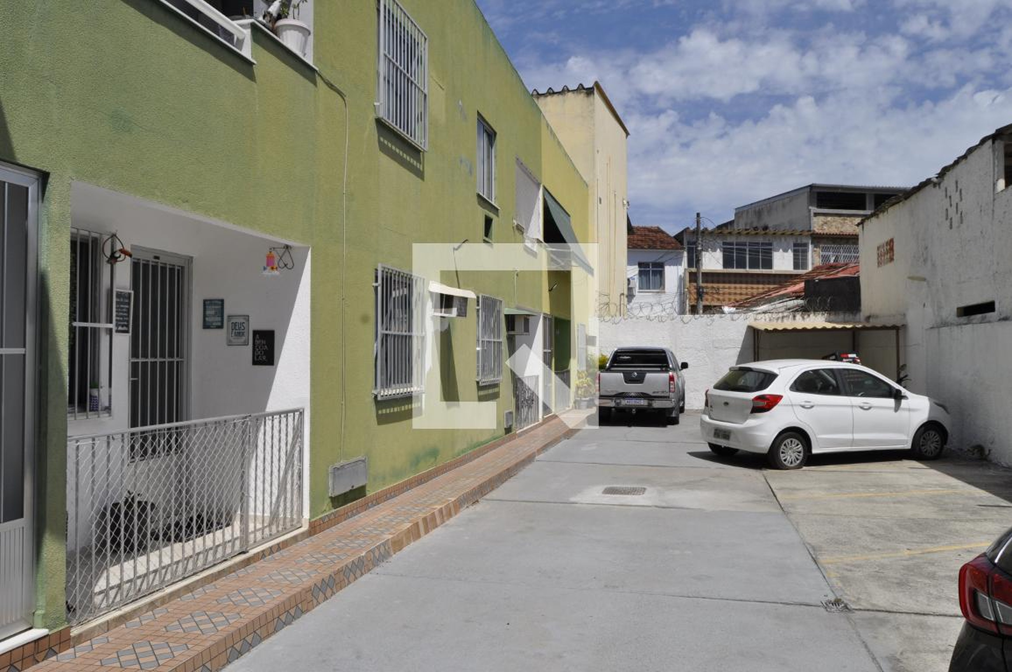 Fachada Condomínio em Rua Amorim, 44