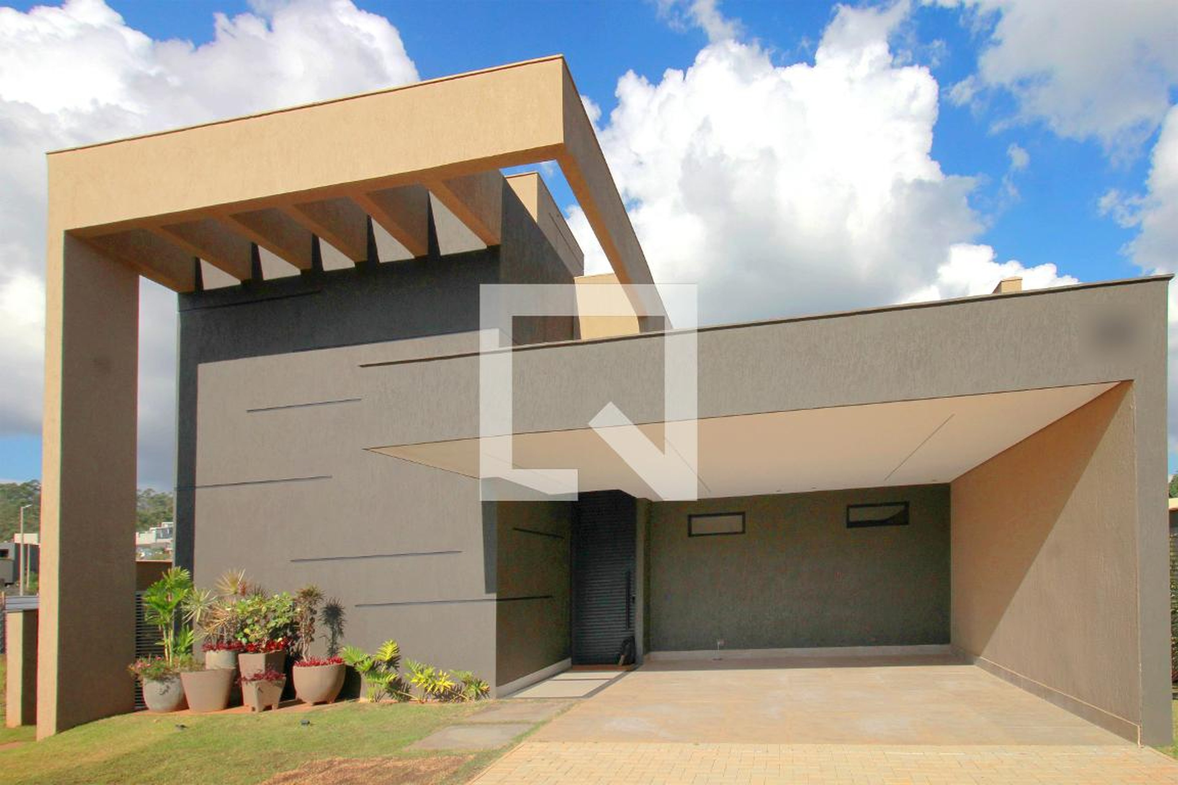 Fachada Condomínio em Rua São Francisco, 55