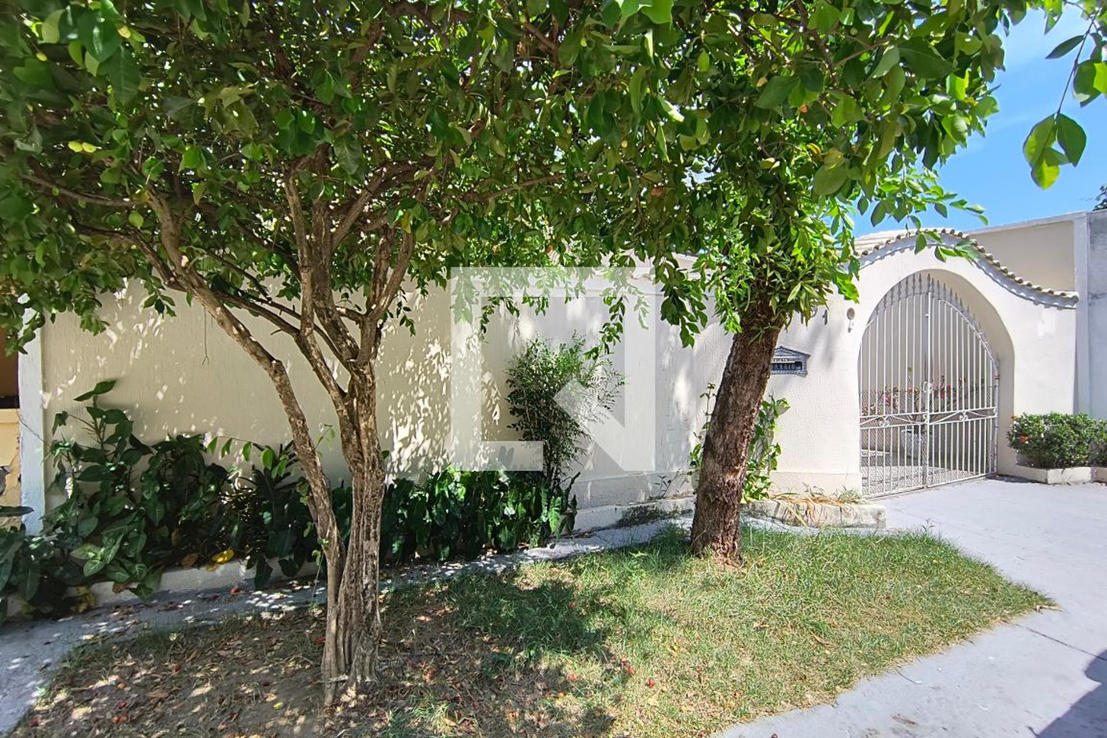 Fachada Condomínio em Rua Delmiro Gouvêia, 91