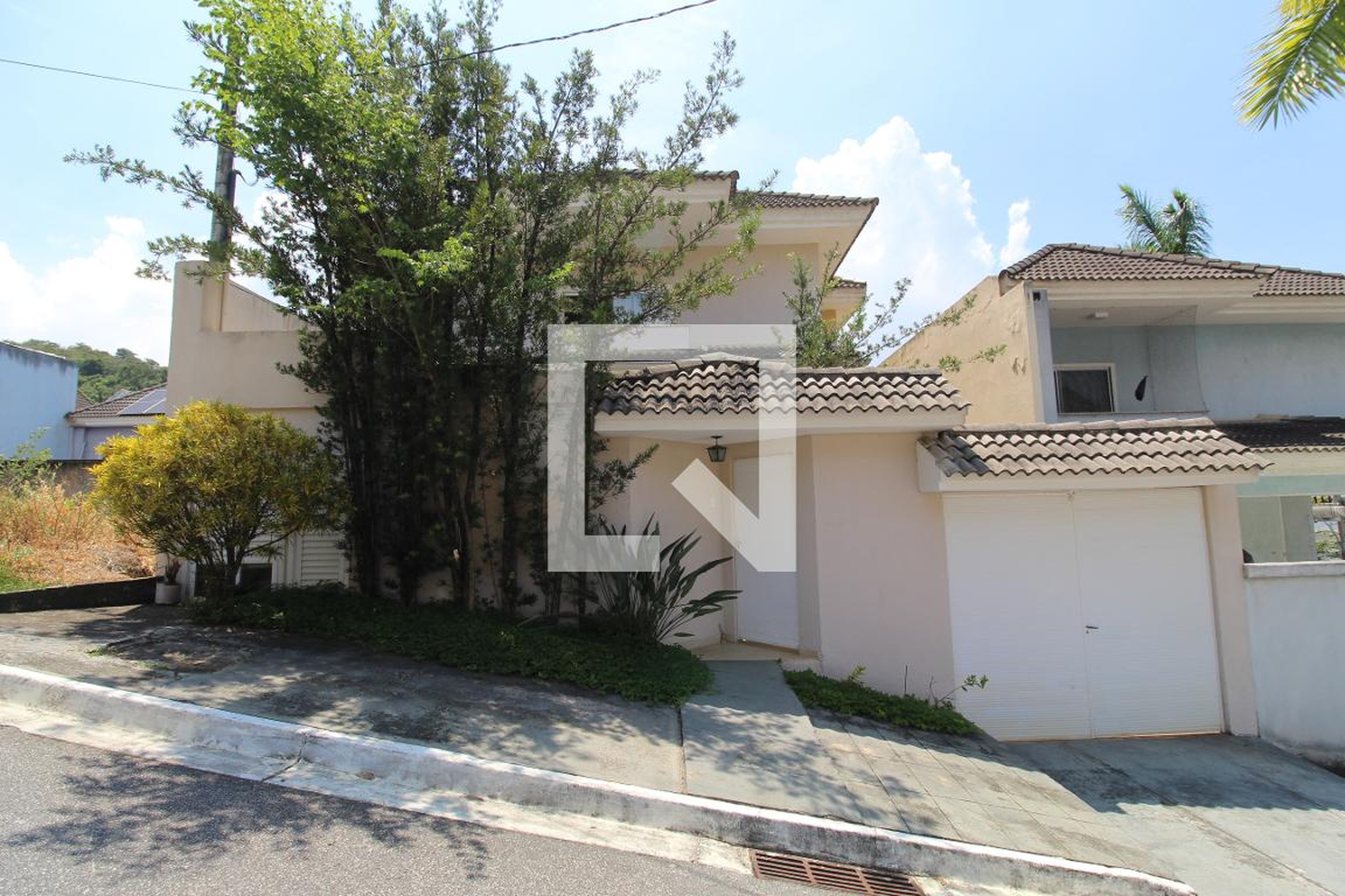 Fachada Condomínio em Estrada Campo da Areia, 765