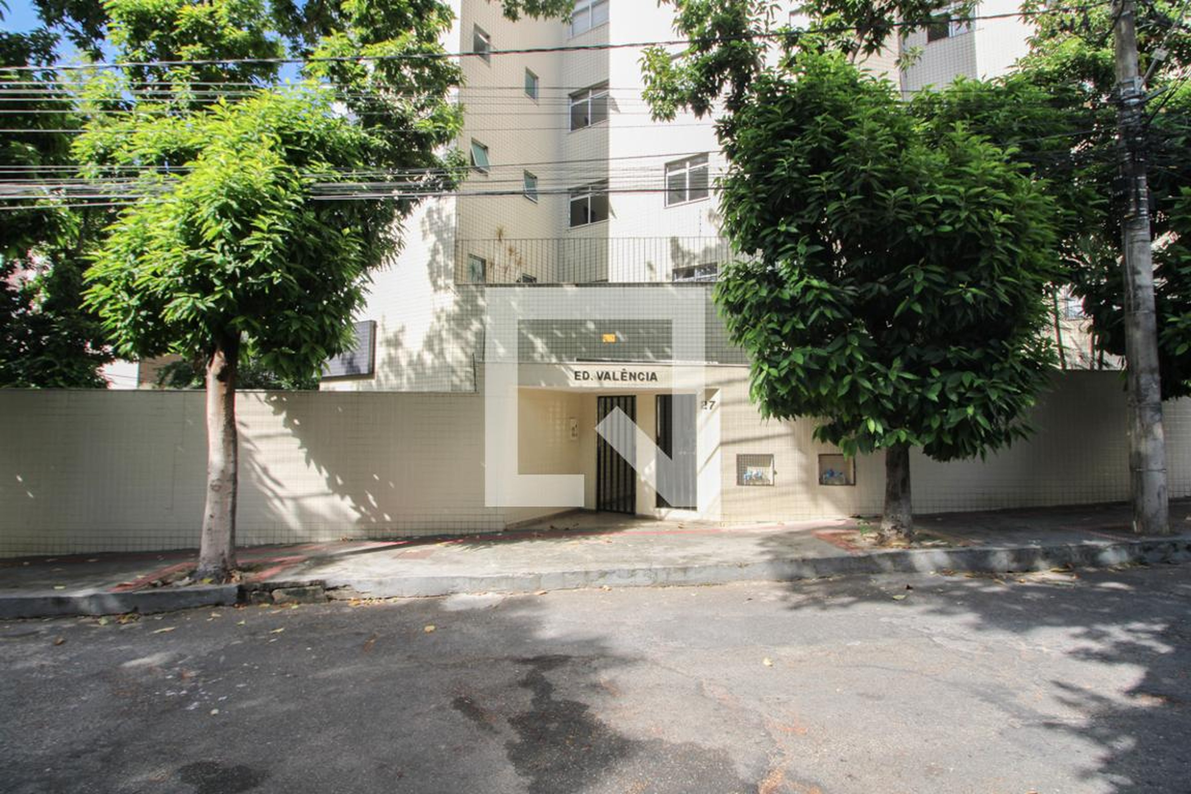 Fachada Condomínio em Rua Etelvina Vaz de Melo, 27