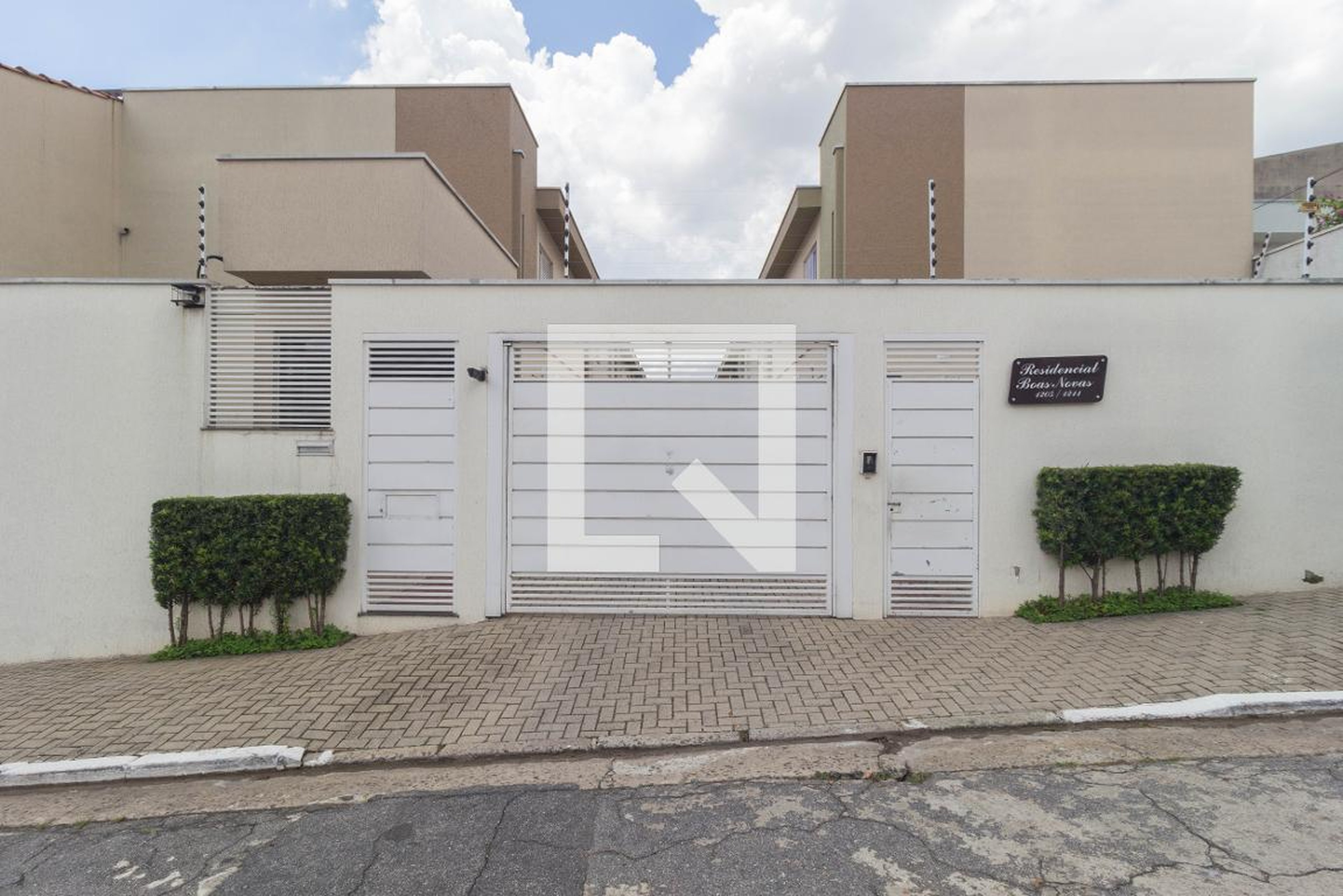 Fachada Condomínio em Rua Pirajá, 1211